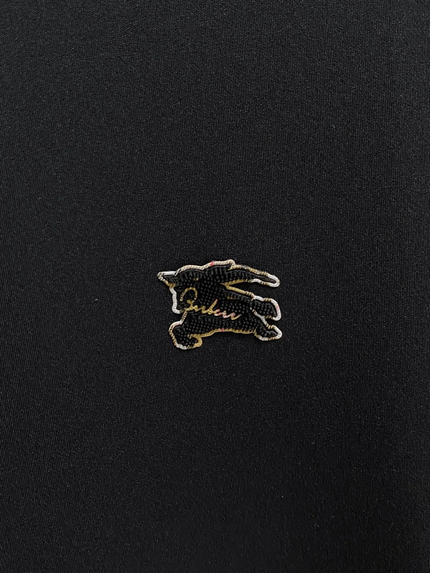 バーバリィ2025ss新作黒ポロ長袖シャツ - 画像 (4)