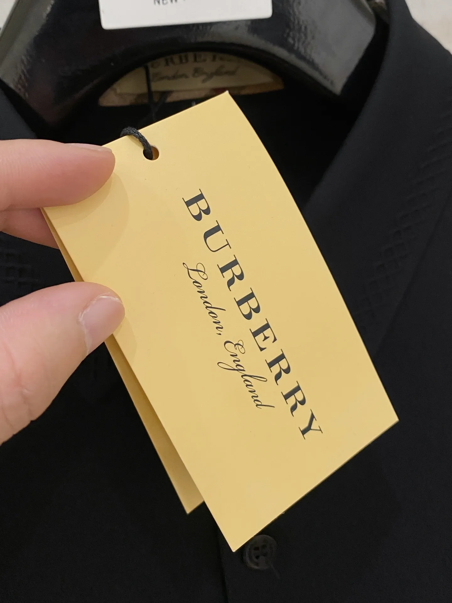 バーバリィ2025ss新作黒ポロ長袖シャツ - 画像 (5)