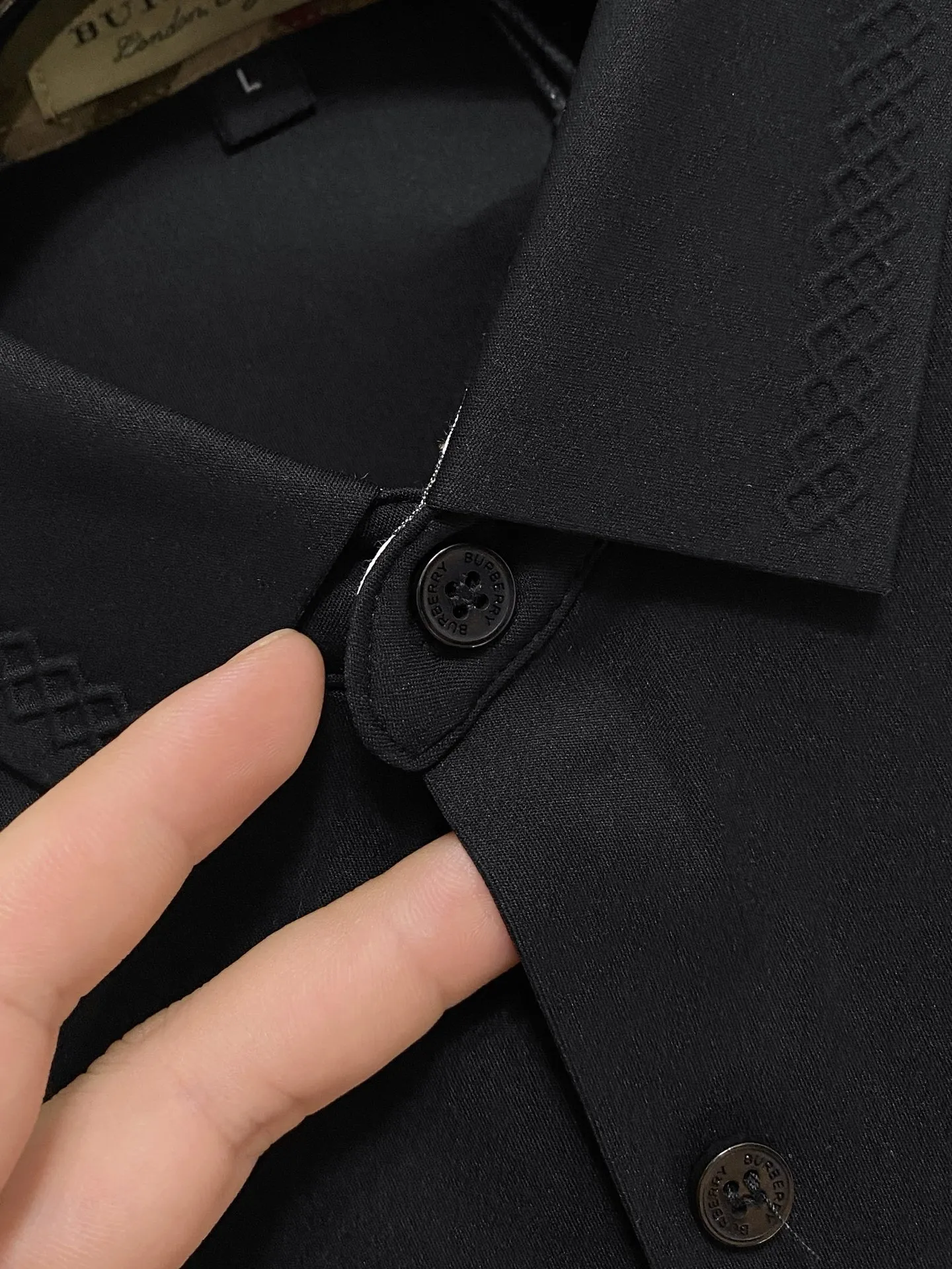 バーバリィ2025ss新作黒ポロ長袖シャツ - 画像 (6)