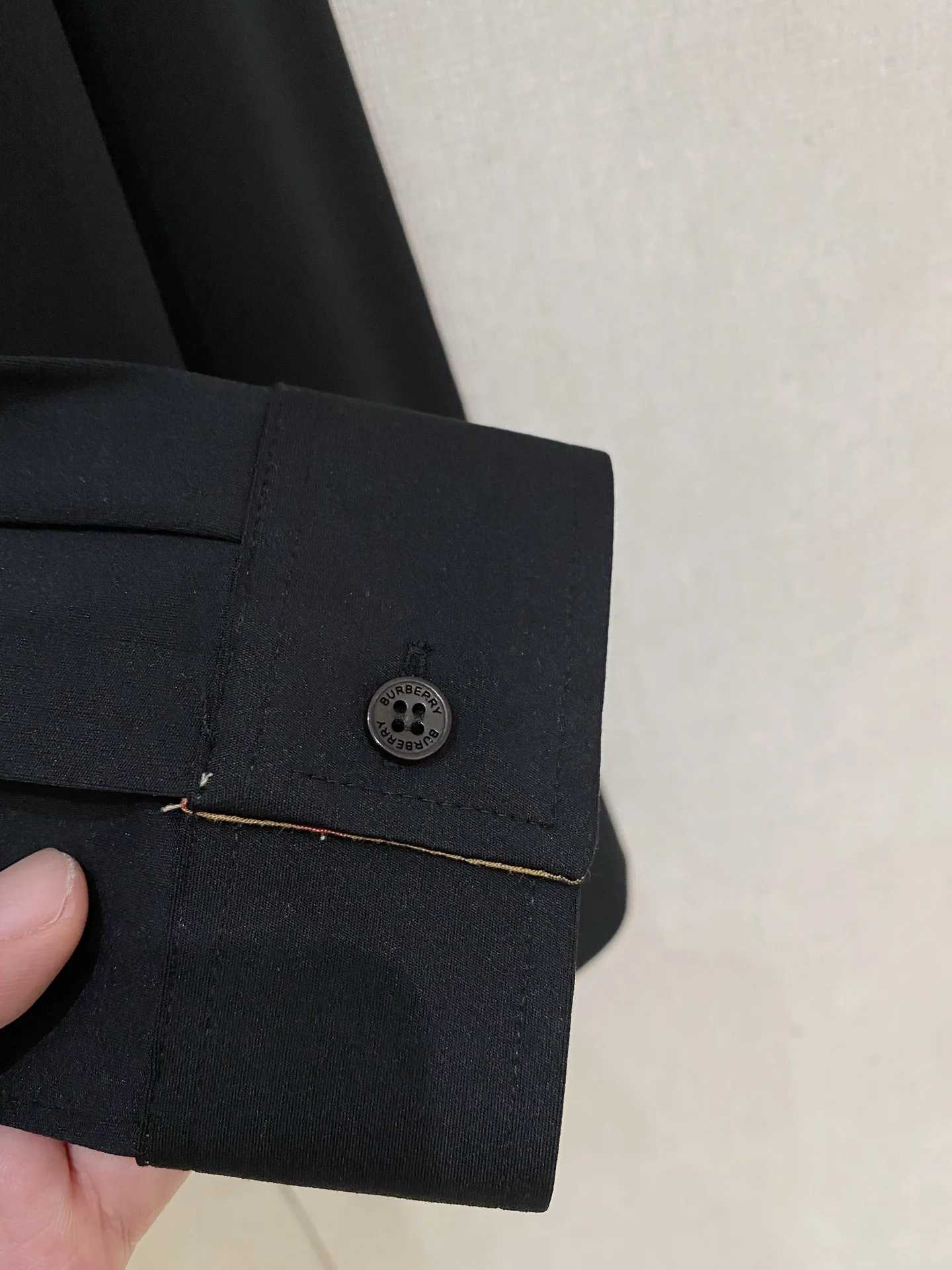 バーバリィ2025ss新作黒ポロ長袖シャツ - 画像 (7)