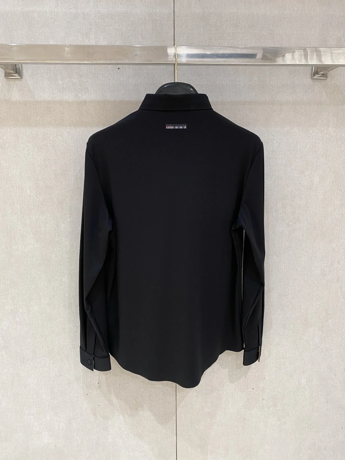 バーバリィ2025ss新作黒ポロ長袖シャツ - 画像 (9)