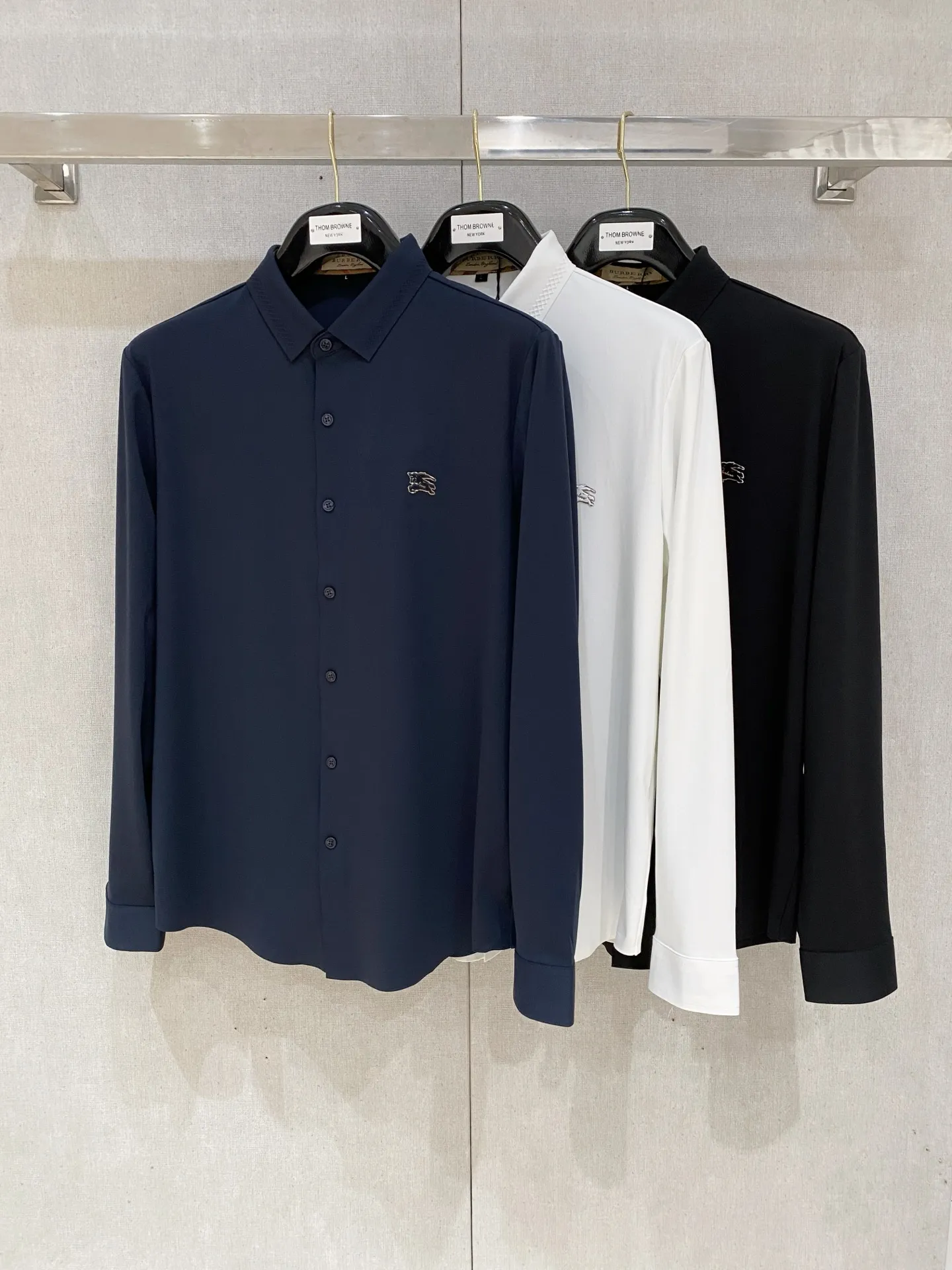 バーバリィ2025ss新作黒ポロ長袖シャツ - 画像 (10)