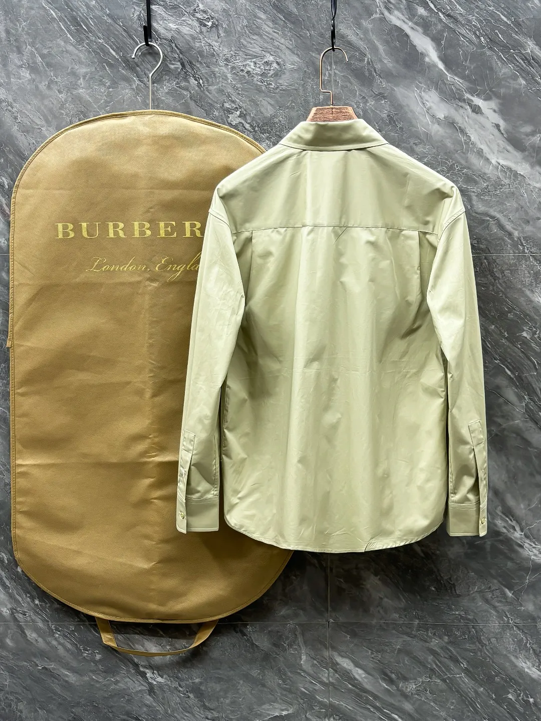 バーバリーロンドンイーグル新作黒のチェック柄シャツ - 画像 (3)