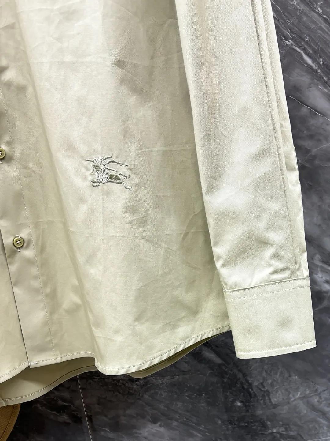 バーバリーロンドンイーグル新作黒のチェック柄シャツ - 画像 (6)