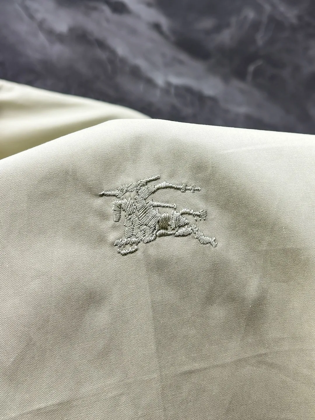 バーバリーロンドンイーグル新作黒のチェック柄シャツ - 画像 (7)