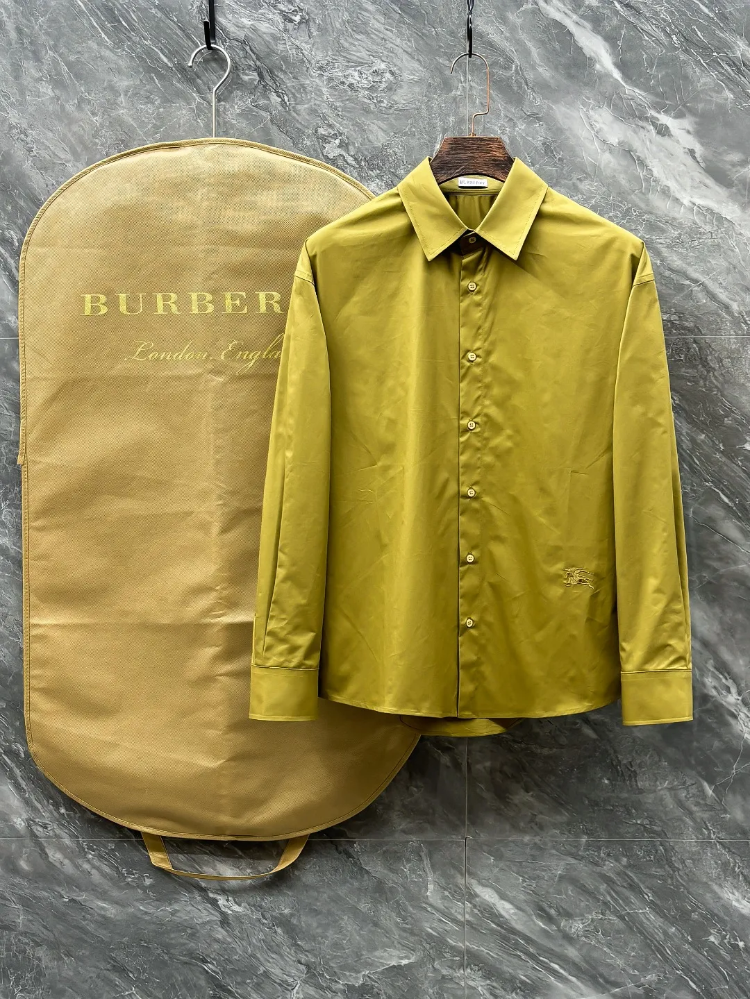バーバリー新作黄色黒のチェック柄長袖シャツ