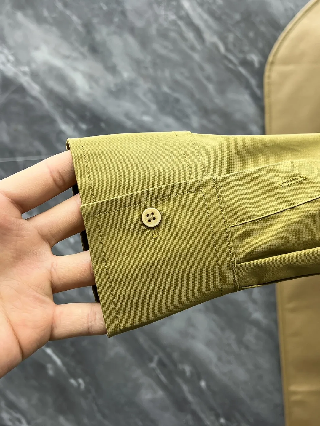 バーバリー新作黄色黒のチェック柄長袖シャツ - 画像 (8)