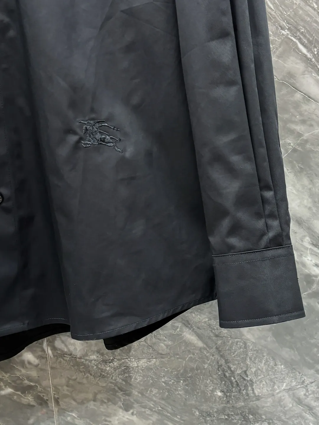 バーバリーロンドン新作黒のチェック柄長袖シャツ - 画像 (6)