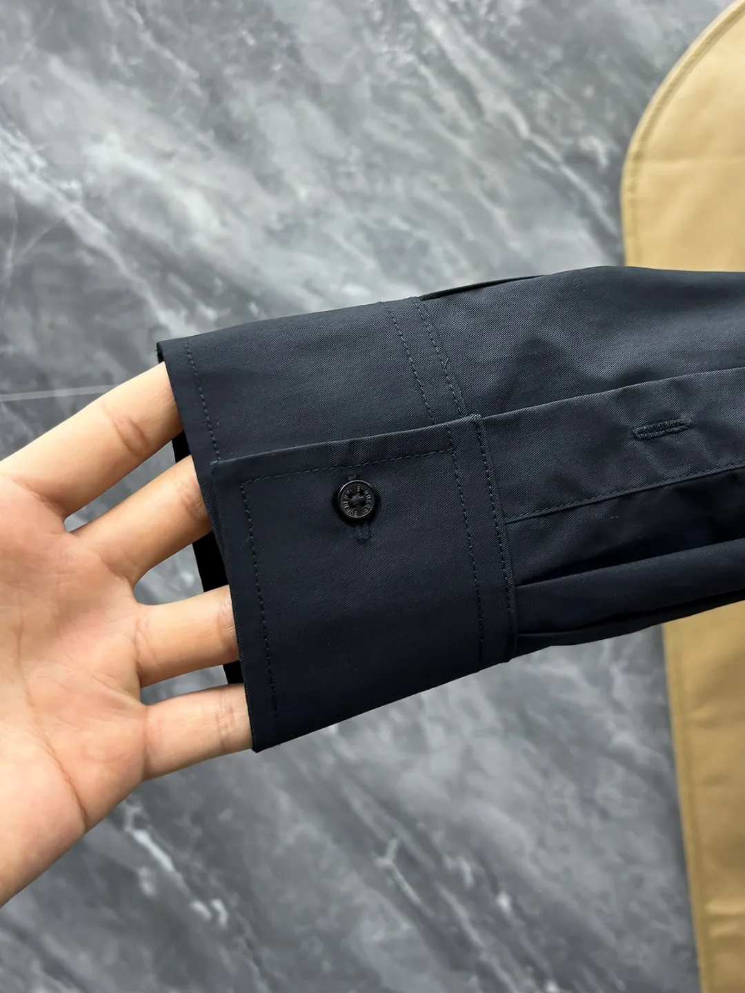 バーバリーロンドン新作黒のチェック柄長袖シャツ - 画像 (8)