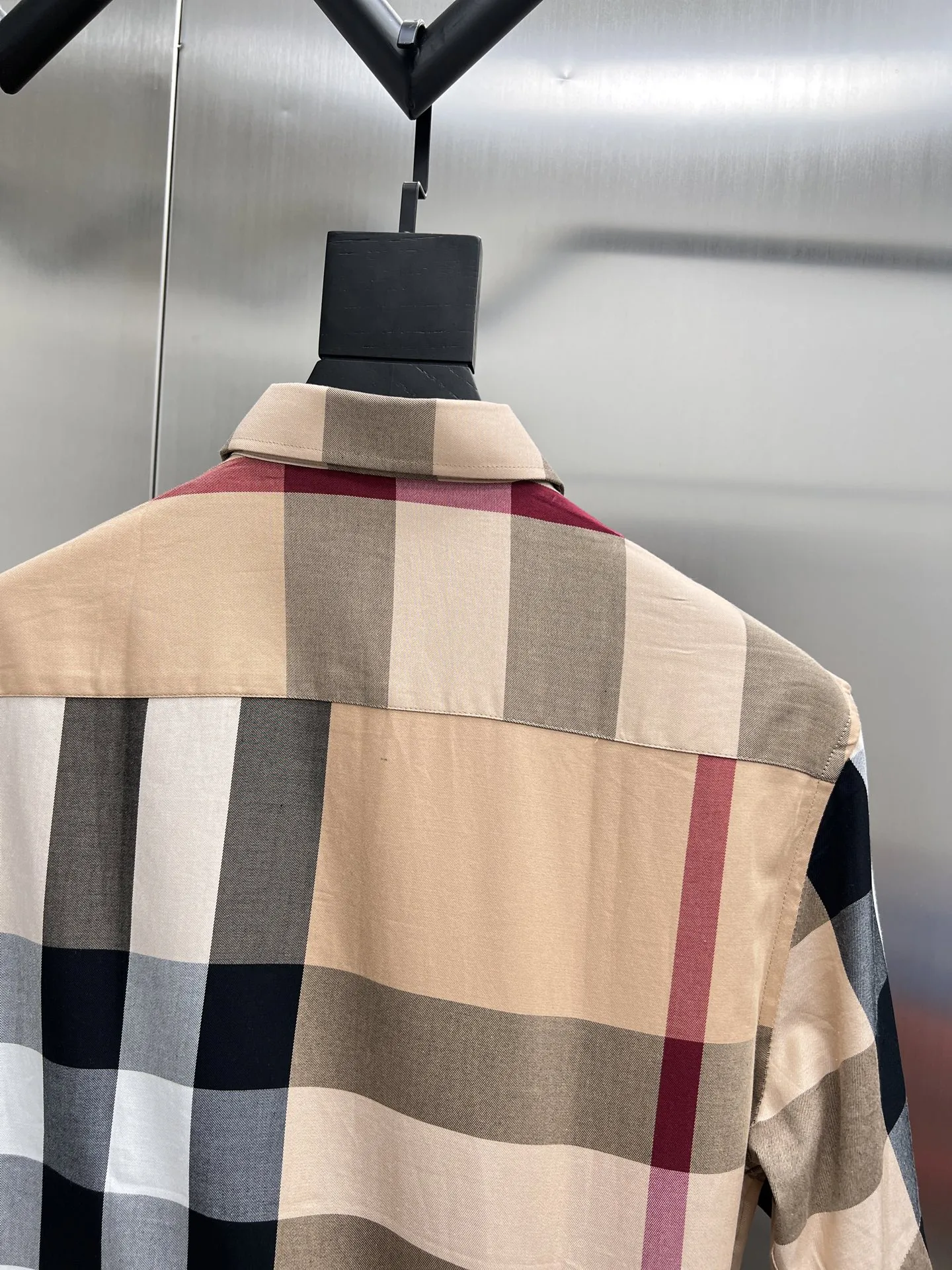 バーバリー新作黒のチェック柄短袖シャツ - 画像 (14)