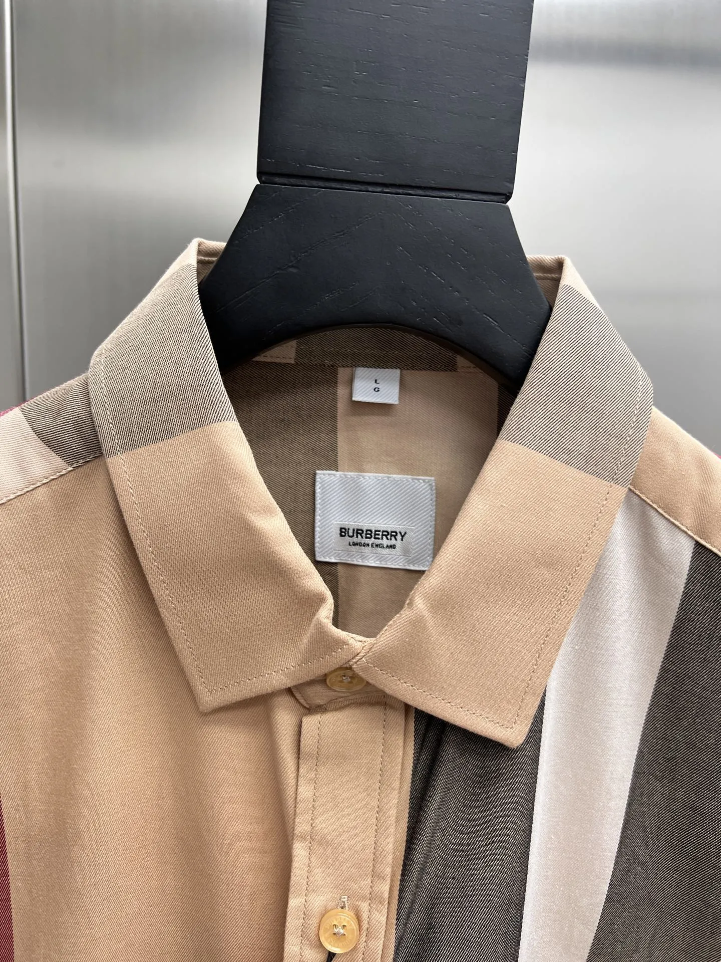 バーバリー新作黒のチェック柄短袖シャツ - 画像 (6)