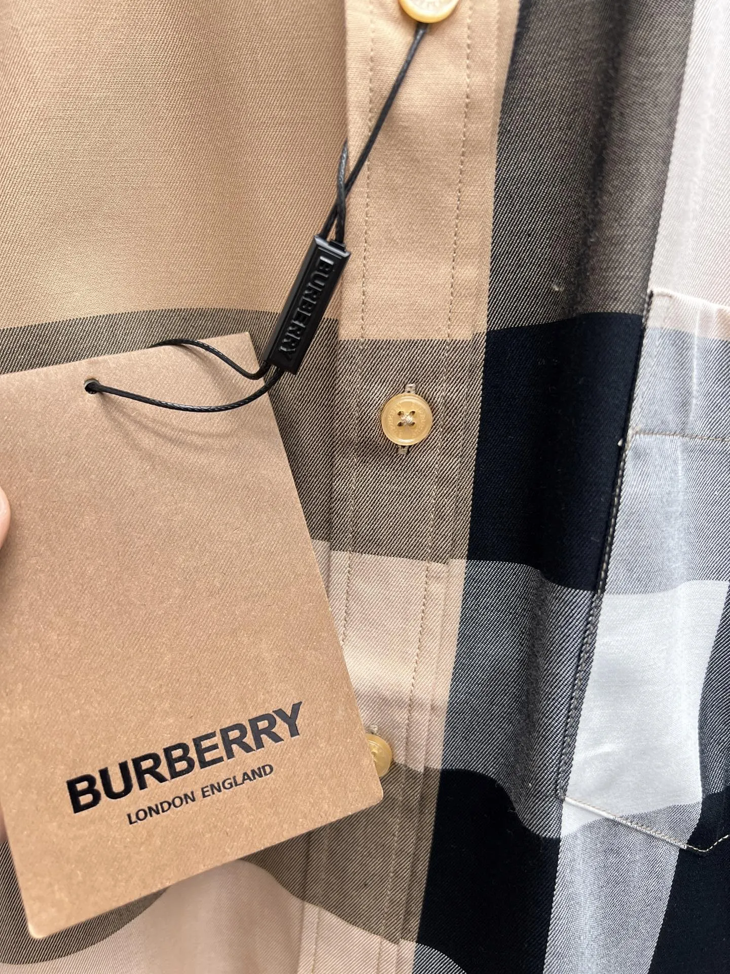 バーバリー新作黒のチェック柄短袖シャツ - 画像 (9)