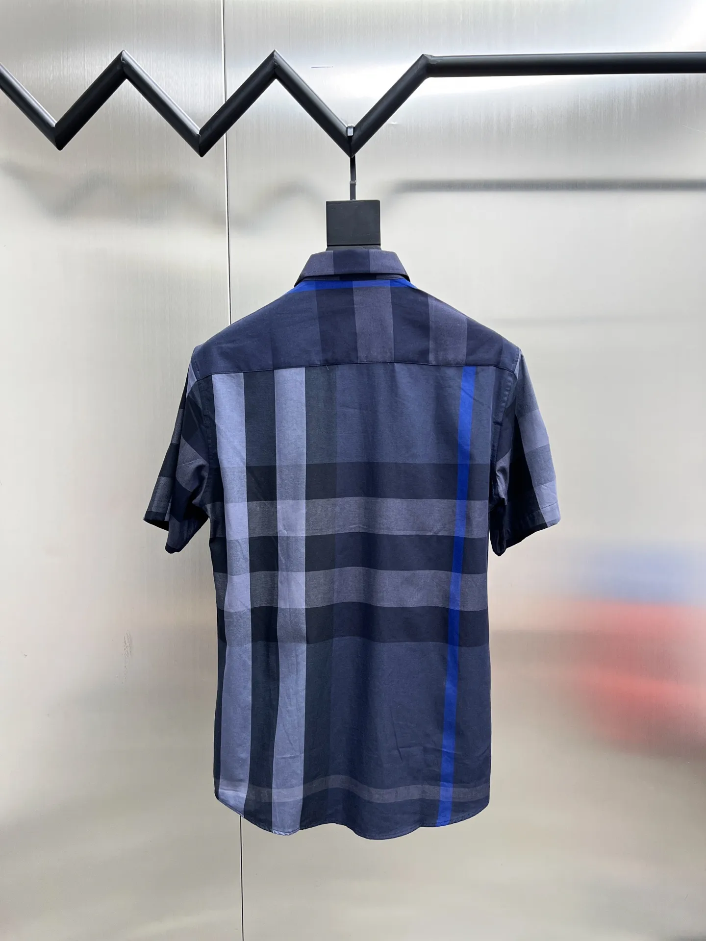 バーバリー新作黒チェックシャツ - 画像 (3)