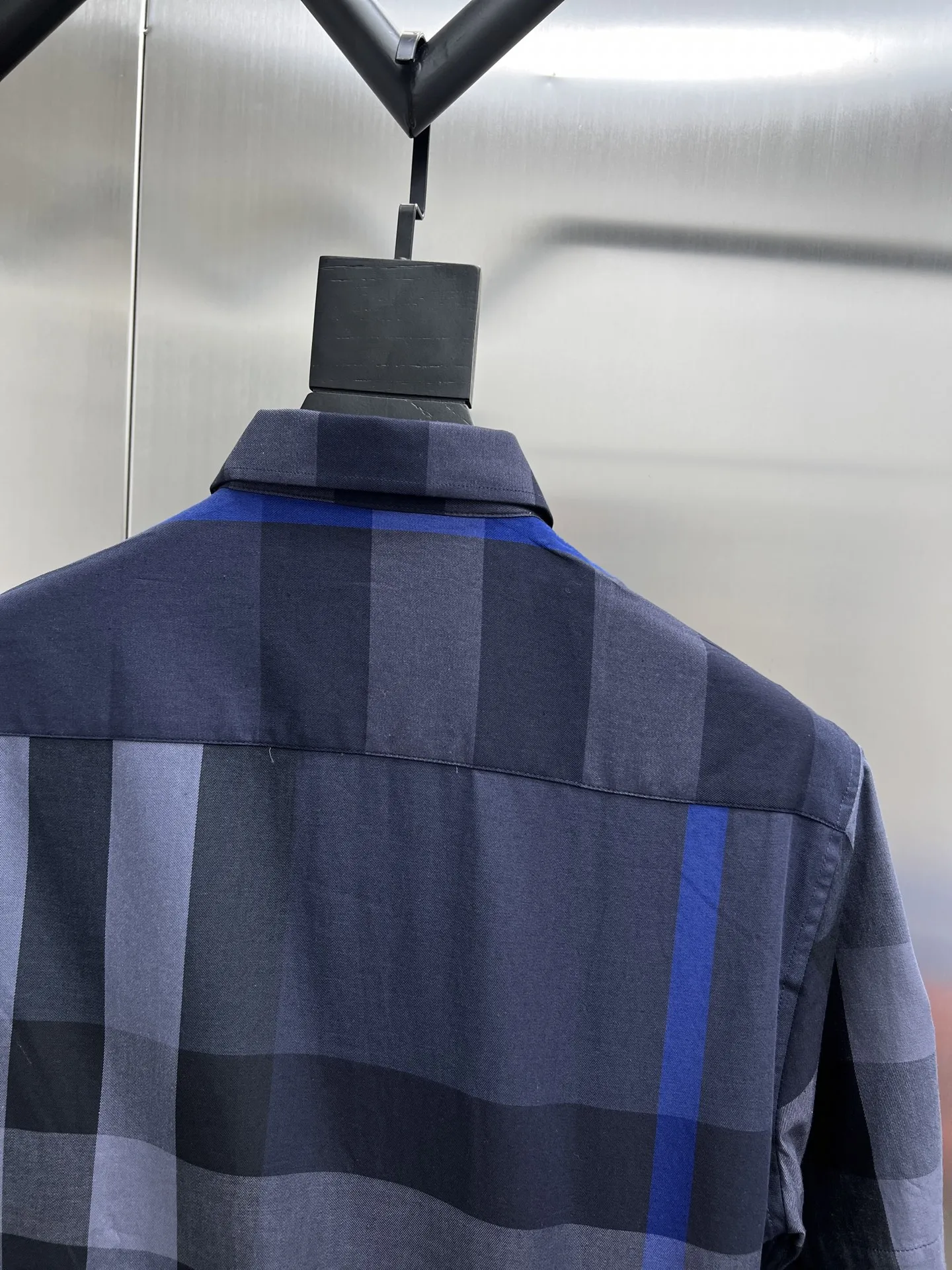 バーバリー新作黒チェックシャツ - 画像 (14)