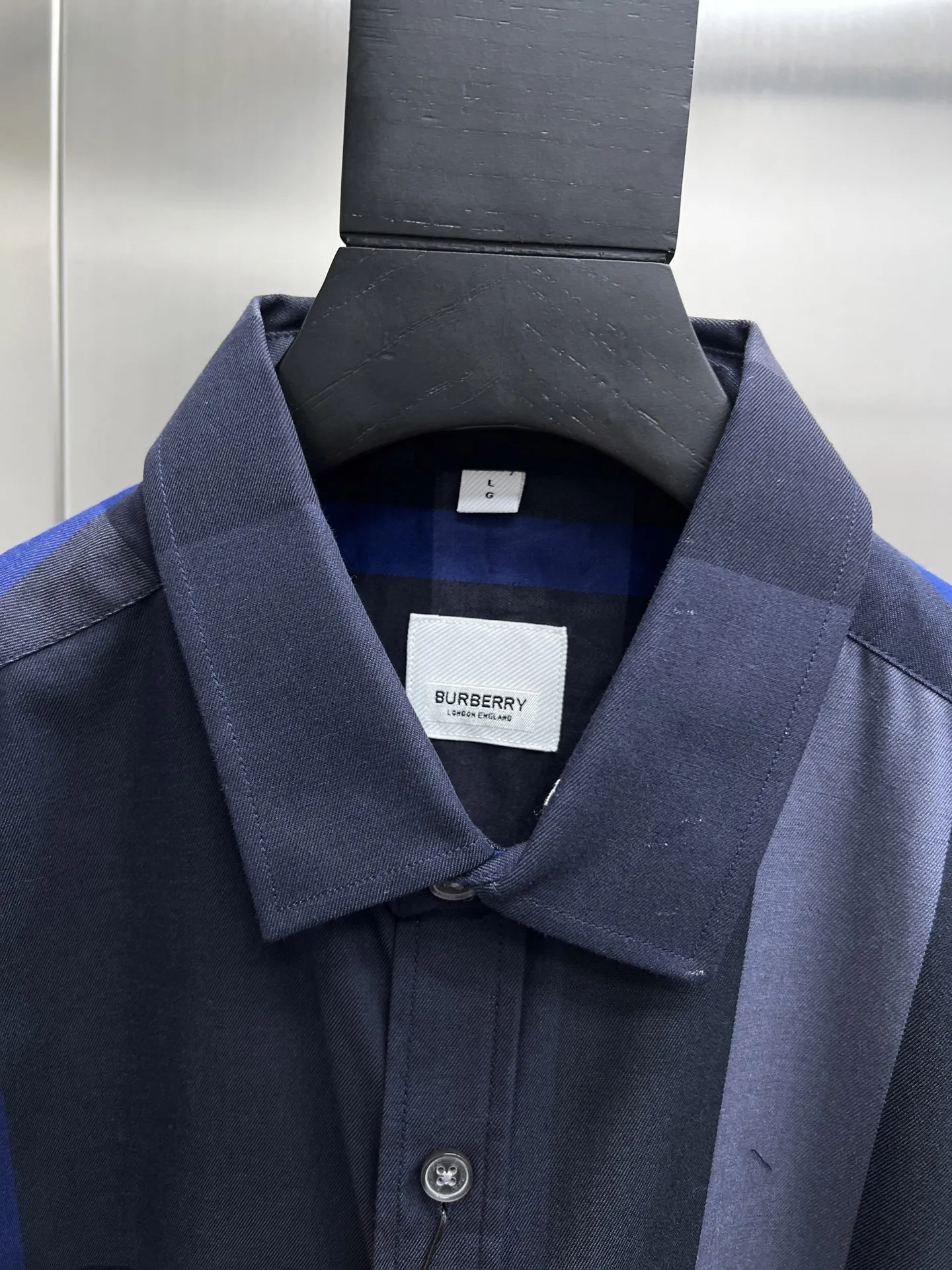 バーバリー新作黒チェックシャツ - 画像 (6)