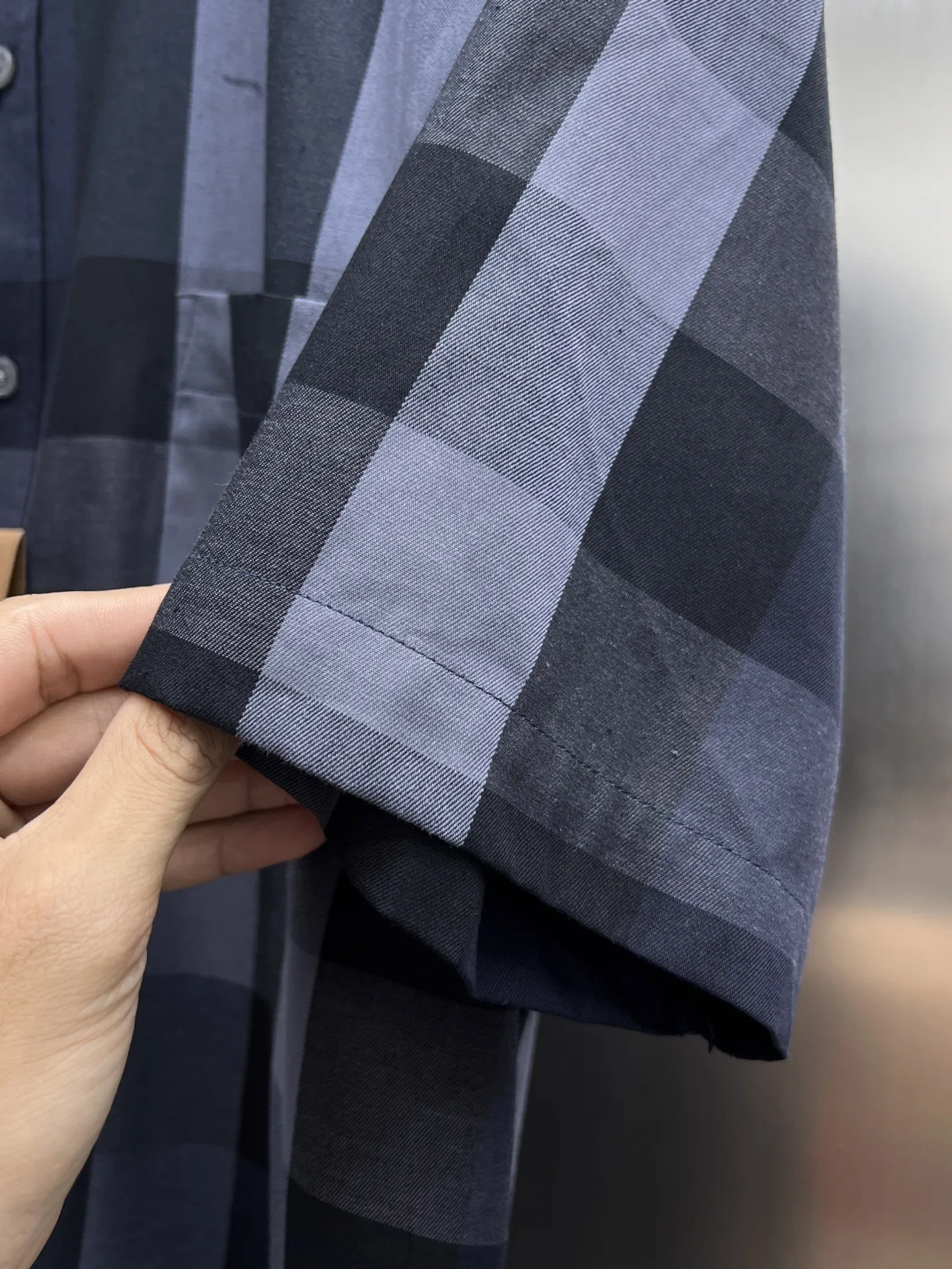 バーバリー新作黒チェックシャツ - 画像 (8)