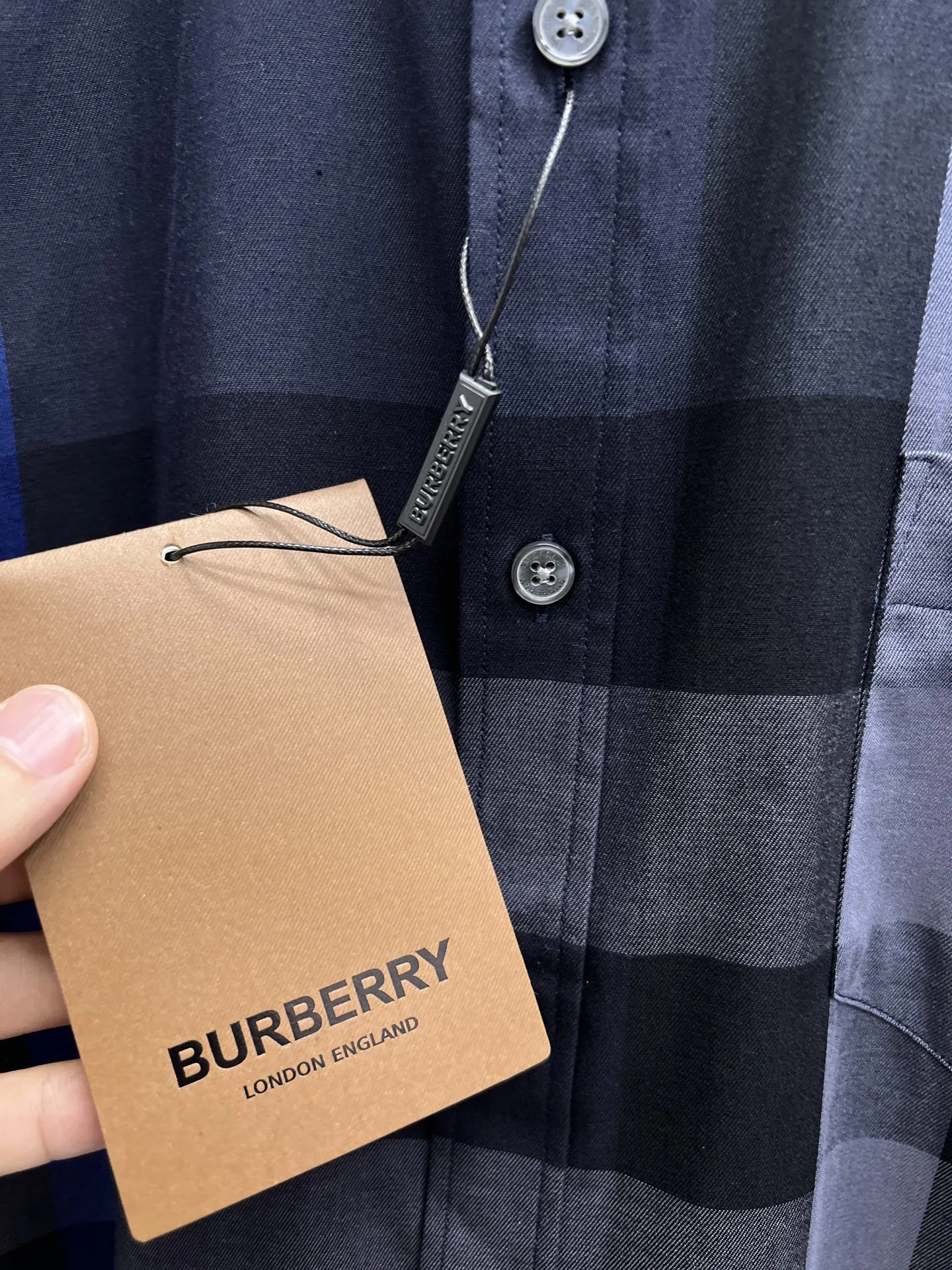 バーバリー新作黒チェックシャツ - 画像 (9)