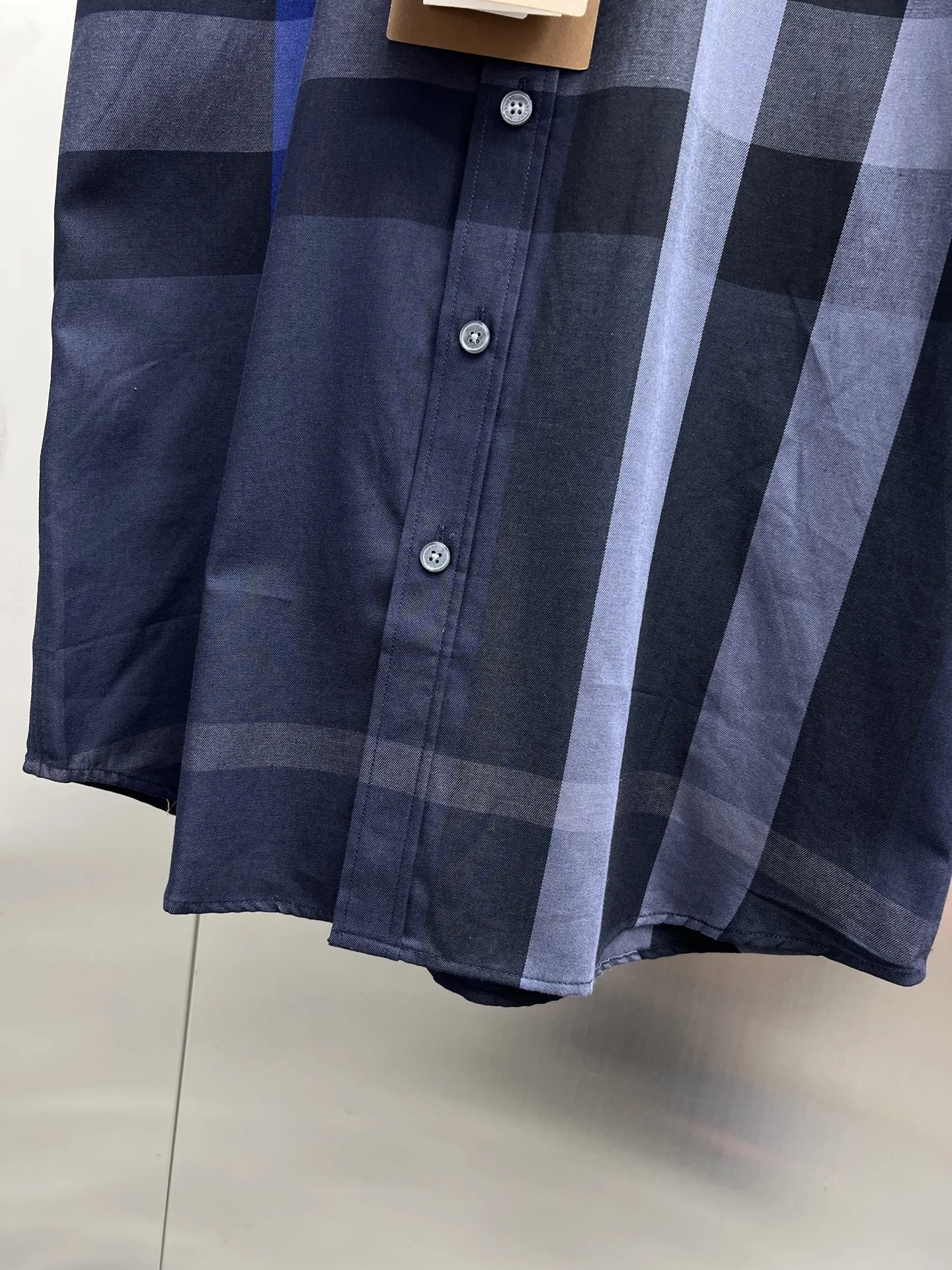 バーバリー新作黒チェックシャツ - 画像 (11)