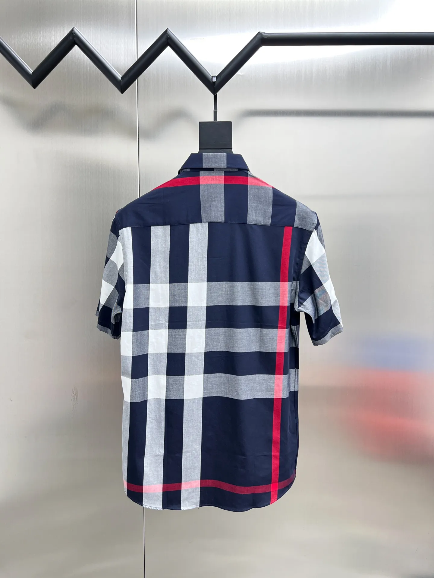 Burberry新作黒チェックシャツ - 画像 (3)