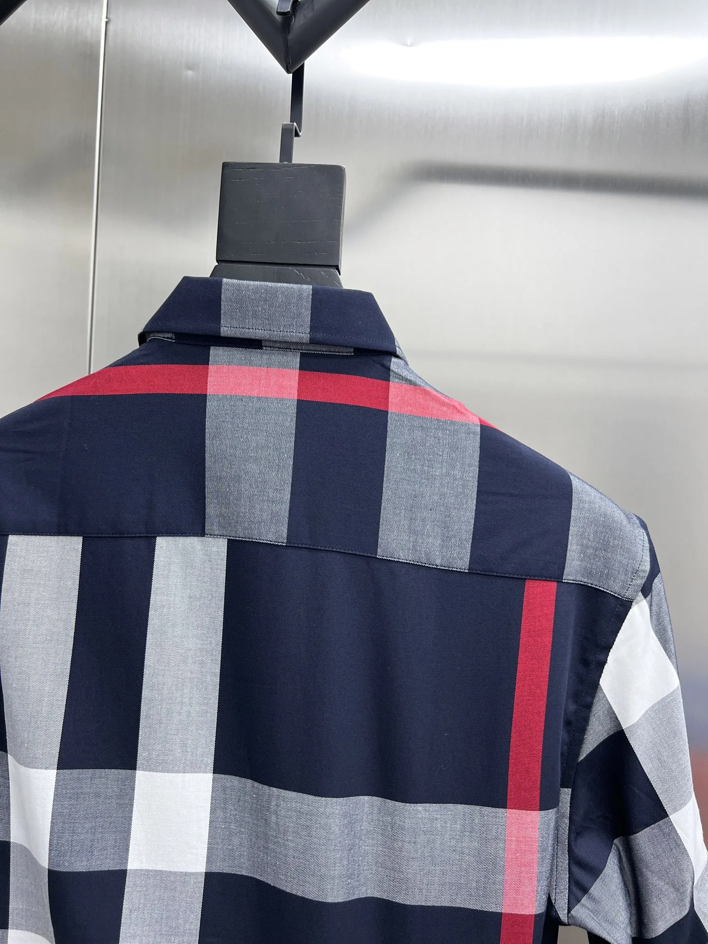 Burberry新作黒チェックシャツ - 画像 (14)