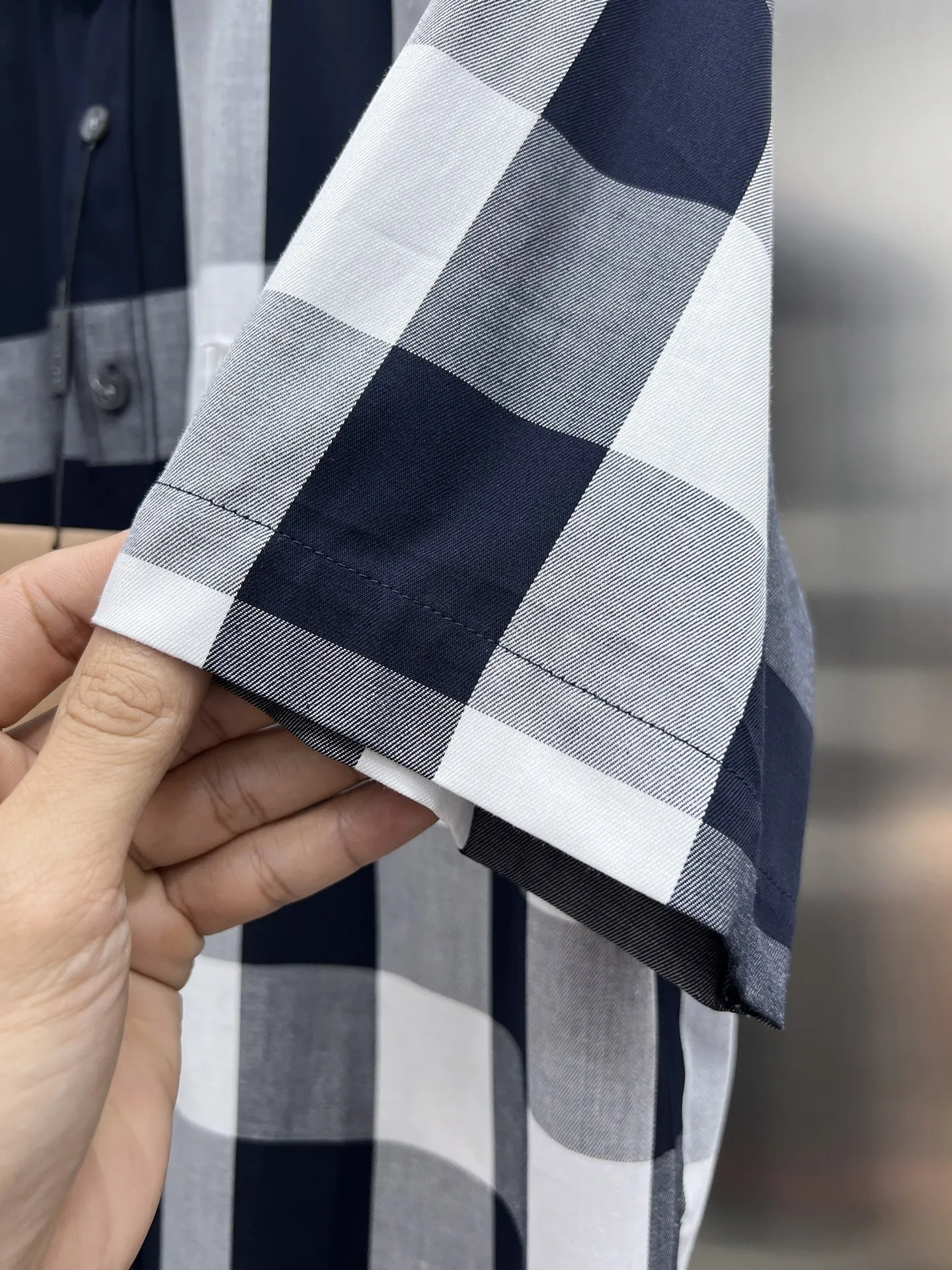 Burberry新作黒チェックシャツ - 画像 (8)