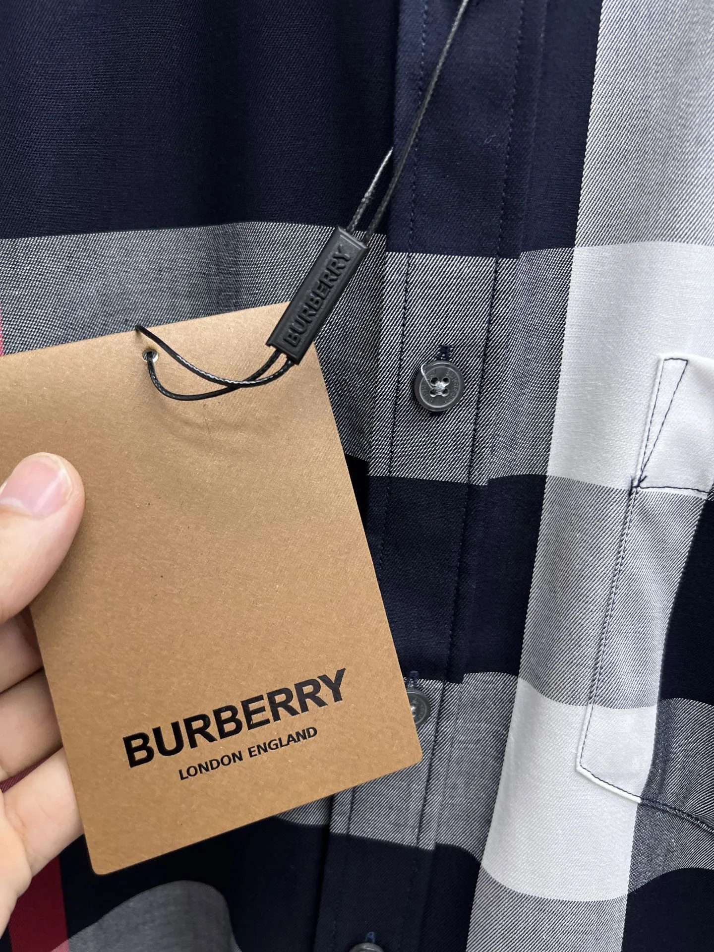 Burberry新作黒チェックシャツ - 画像 (9)