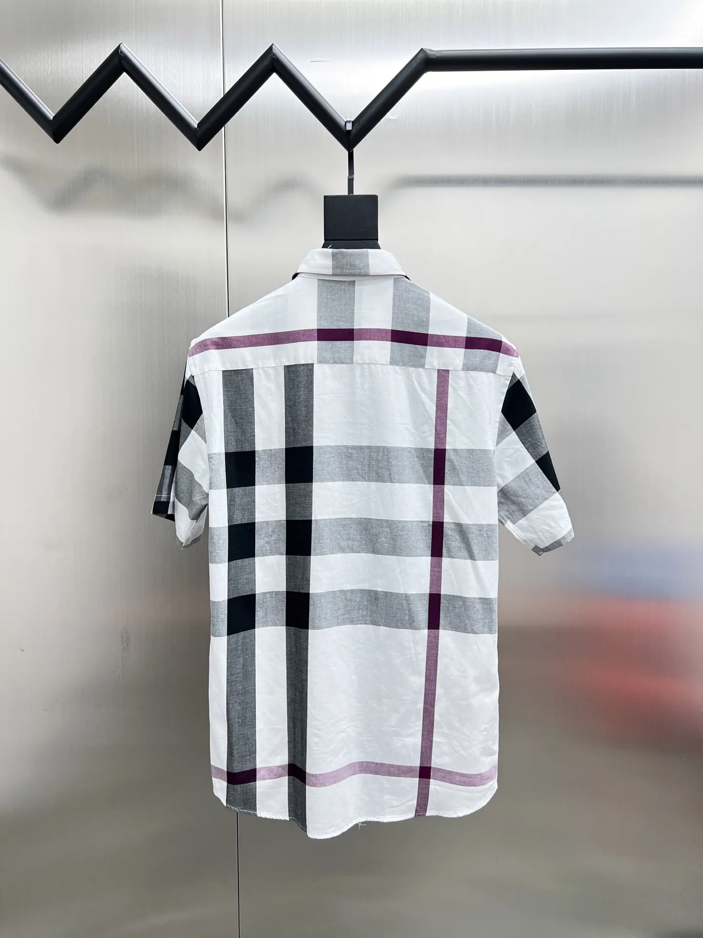 バーバリー新作黒チェック柄シャツ - 画像 (3)