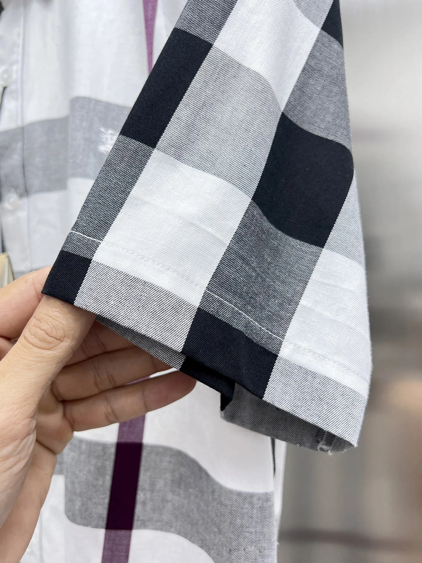 バーバリー新作黒チェック柄シャツ - 画像 (8)