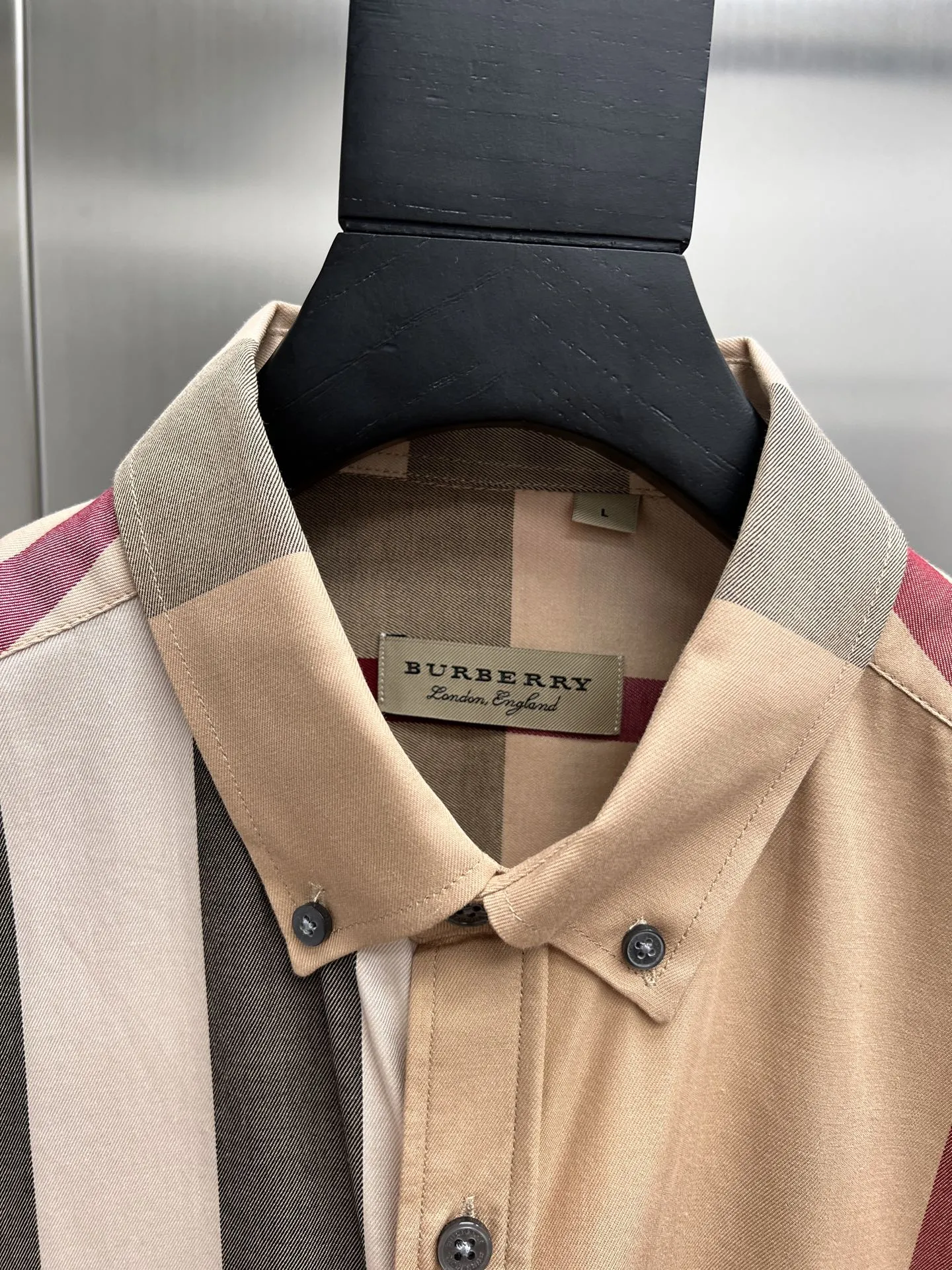 バーバリー新作黒のチェック柄半袖シャツ - 画像 (6)