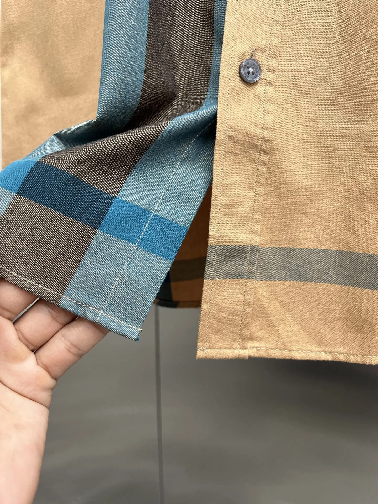 バーバリー新作黒チェックシャツ - 画像 (12)