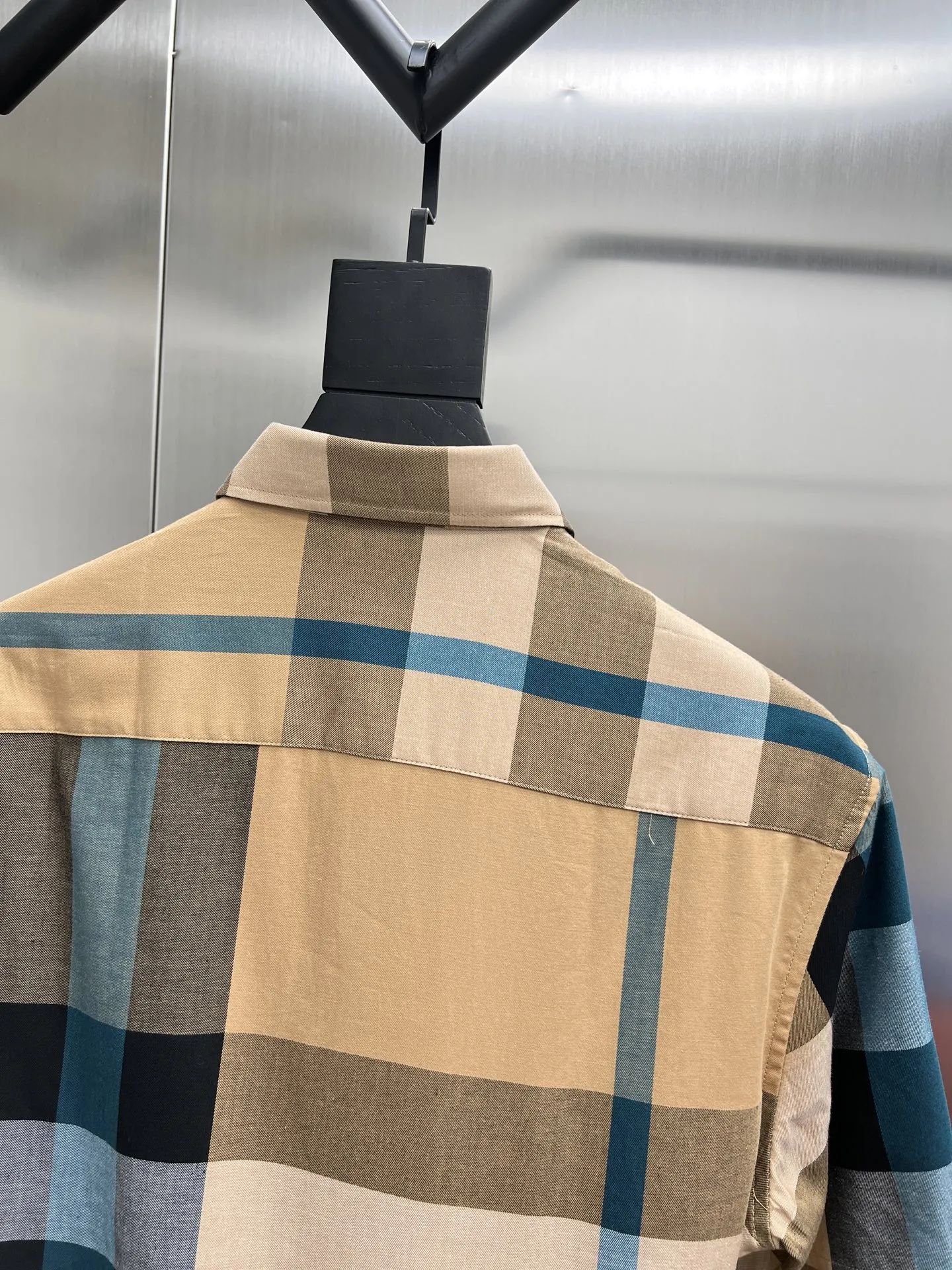 バーバリー新作黒チェックシャツ - 画像 (14)