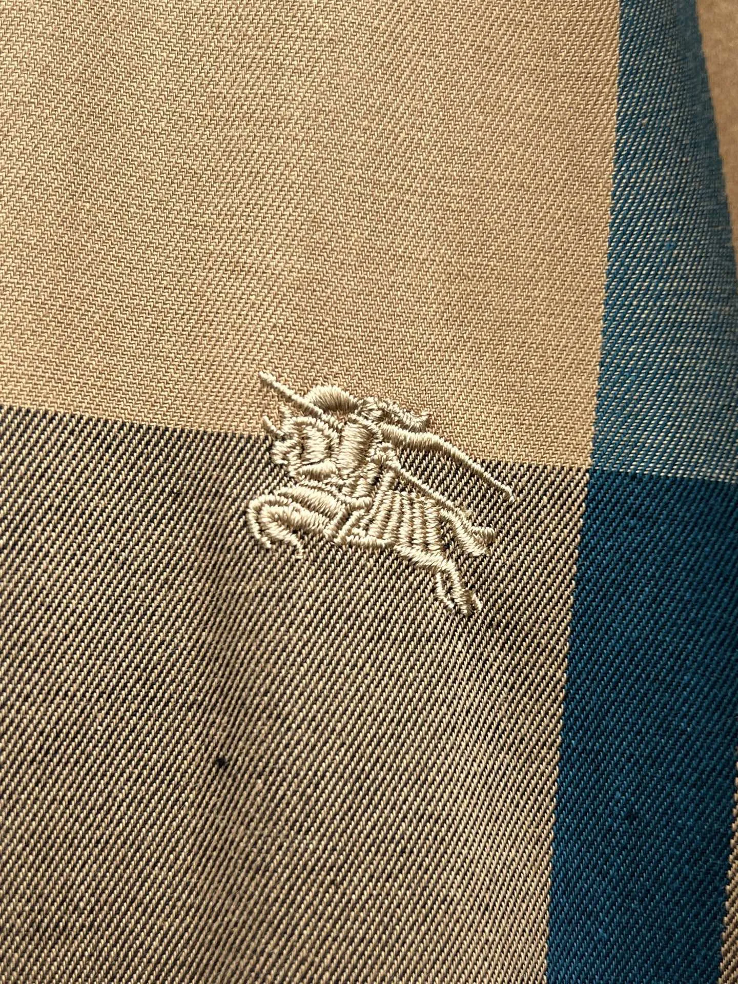 バーバリー新作黒チェックシャツ - 画像 (7)