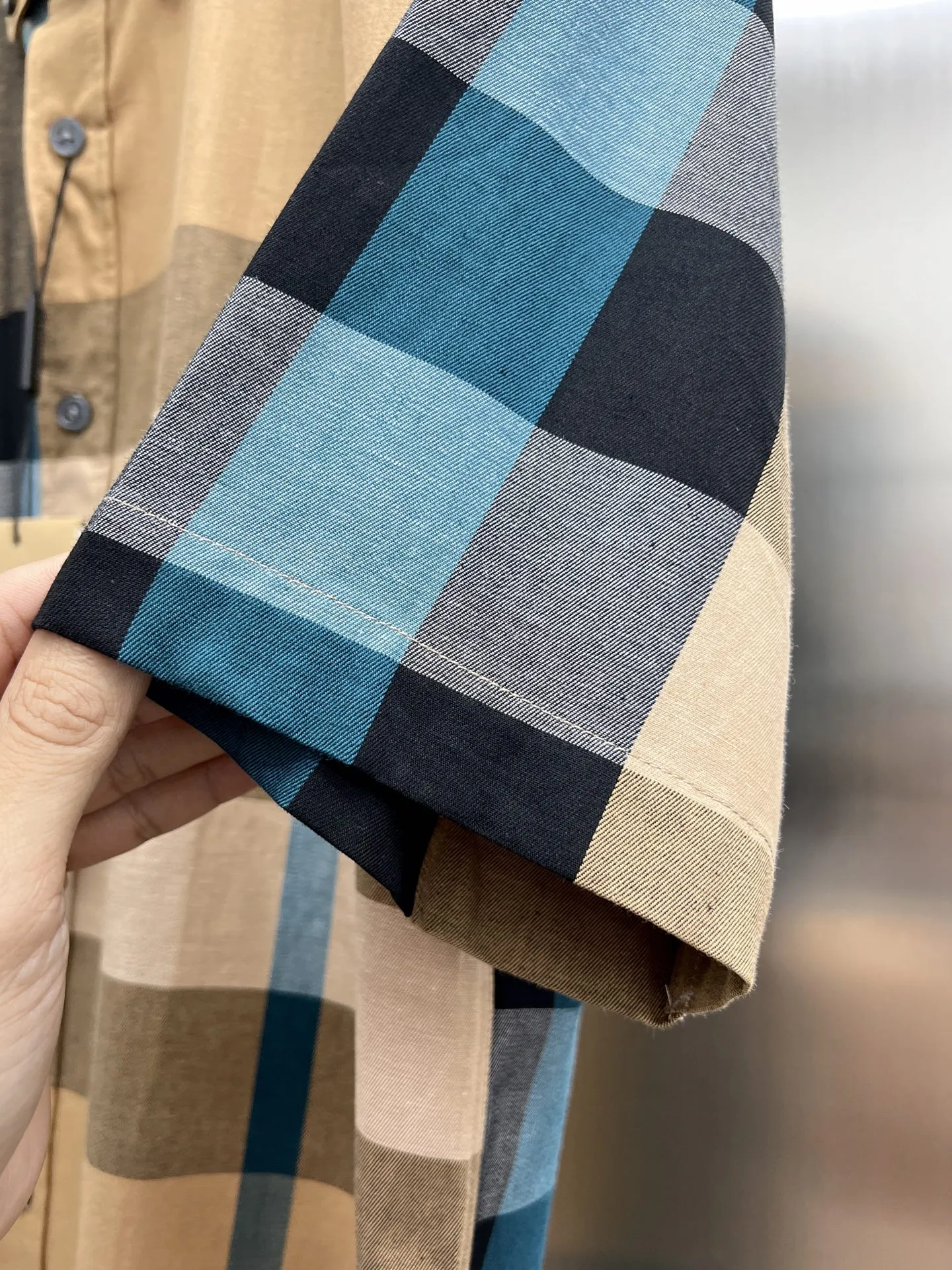 バーバリー新作黒チェックシャツ - 画像 (8)