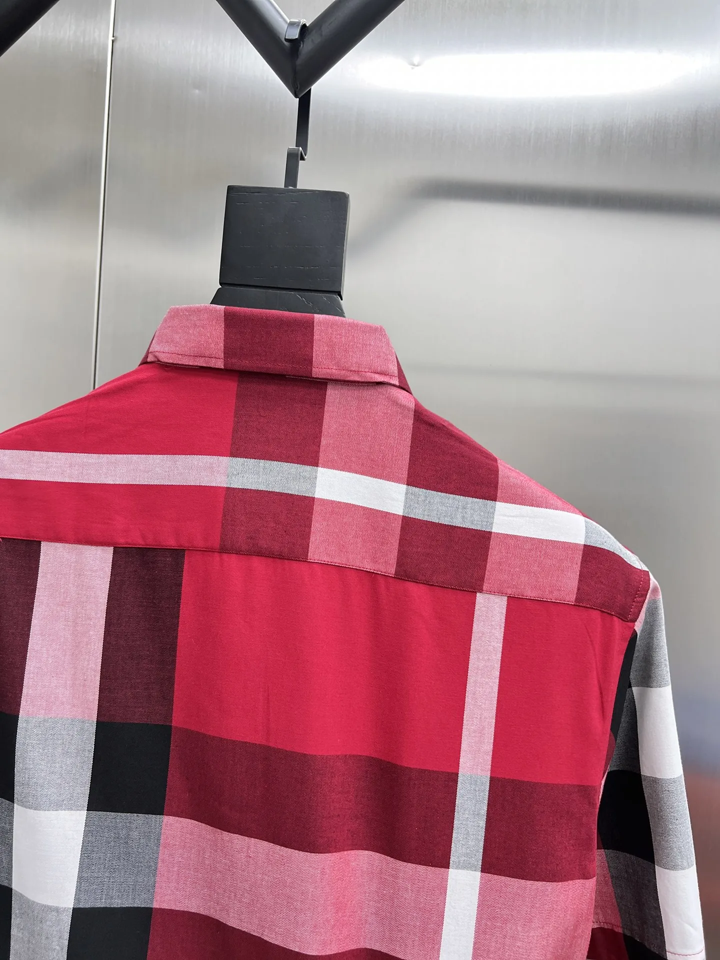 バーバリー新作黒のチェック柄半袖シャツ - 画像 (14)