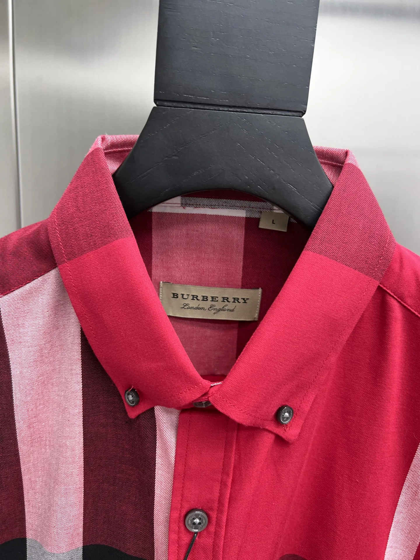 バーバリー新作黒のチェック柄半袖シャツ - 画像 (6)