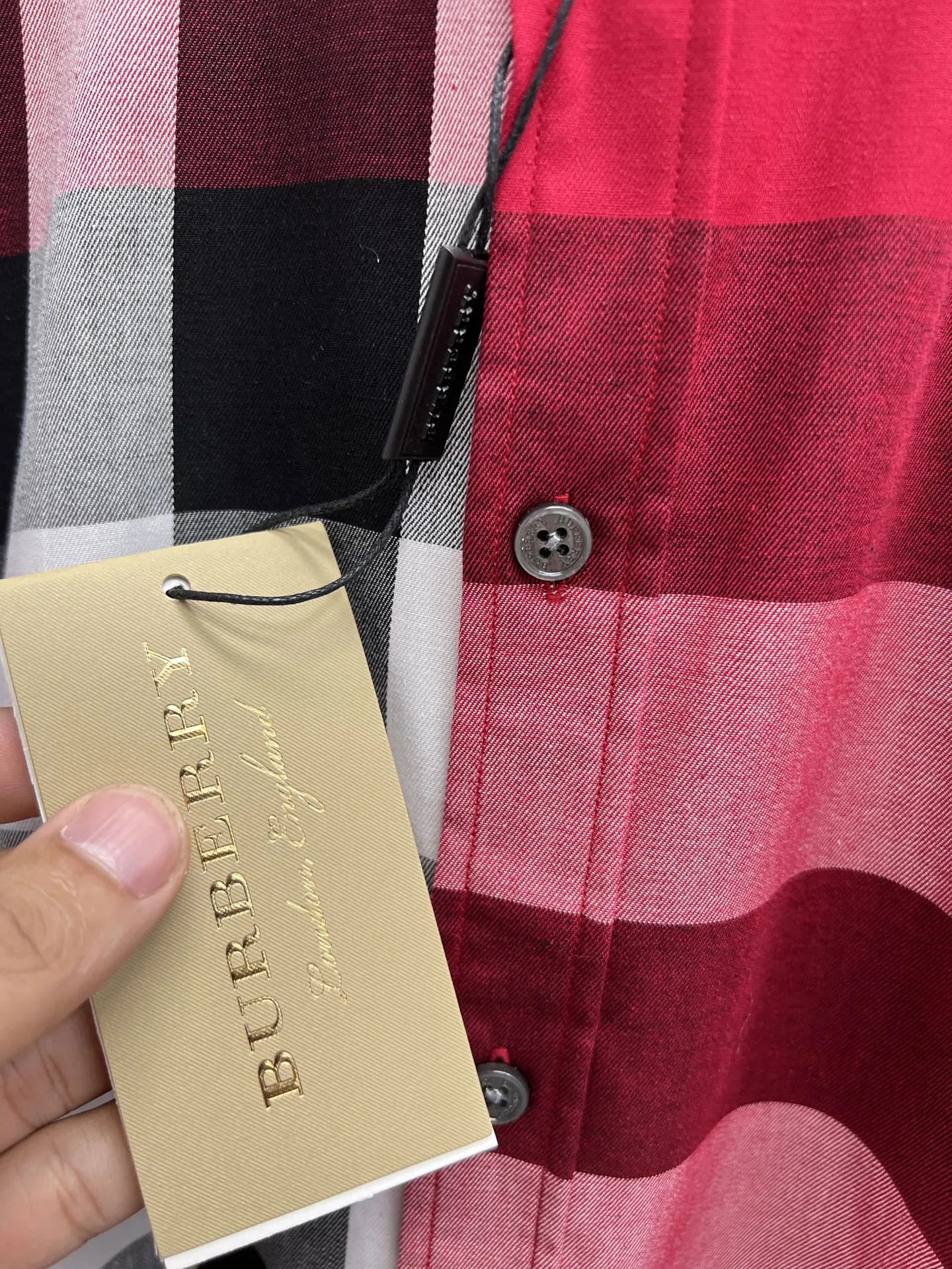 バーバリー新作黒のチェック柄半袖シャツ - 画像 (9)