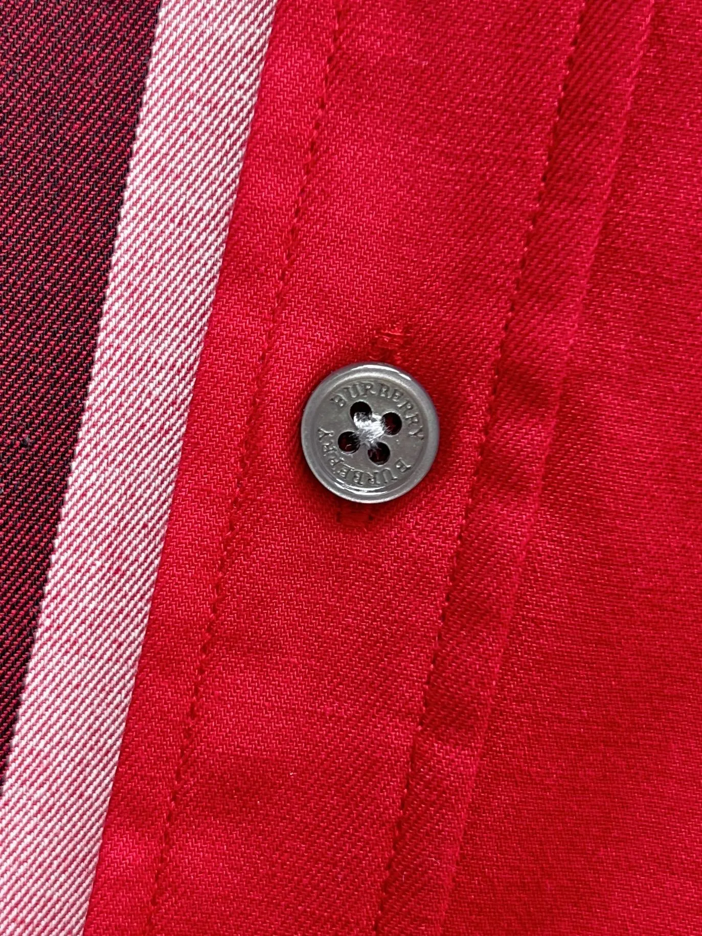 バーバリー新作黒のチェック柄半袖シャツ - 画像 (10)