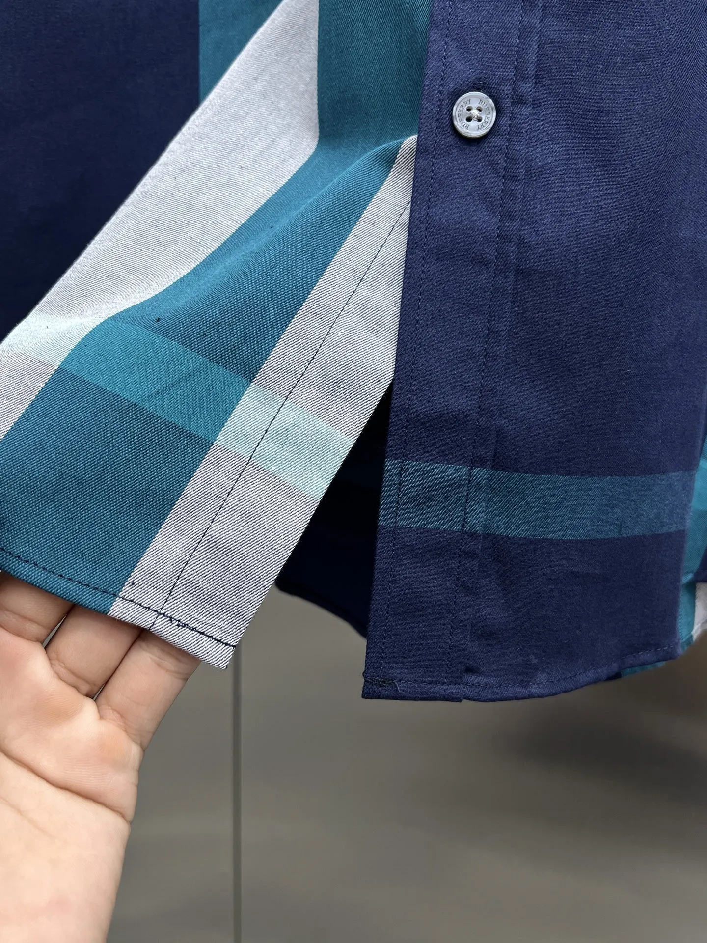 バーバリーニュ作黒チェックシャツ - 画像 (12)