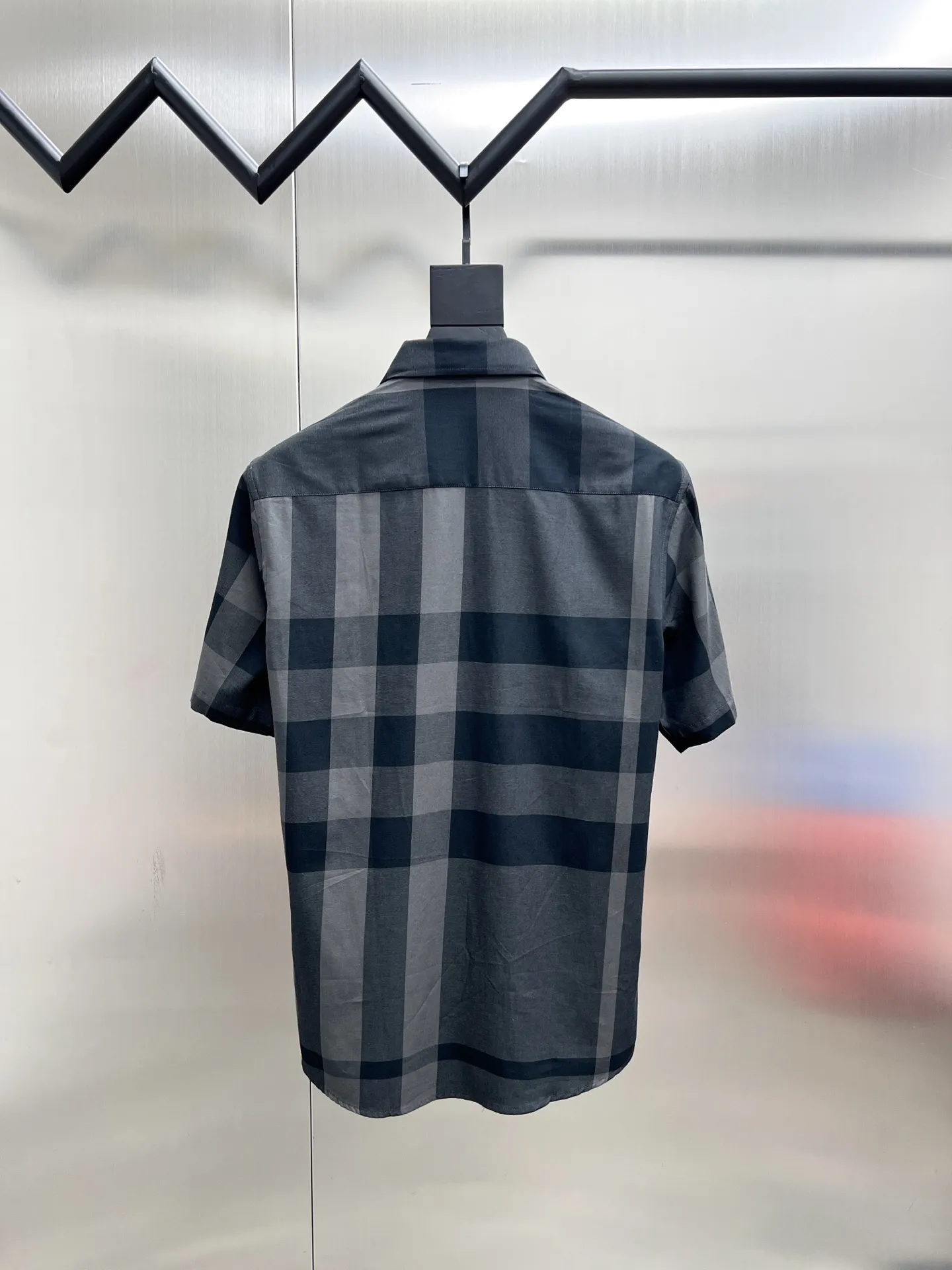 バーバリー新作黒チェックシャツ - 画像 (3)