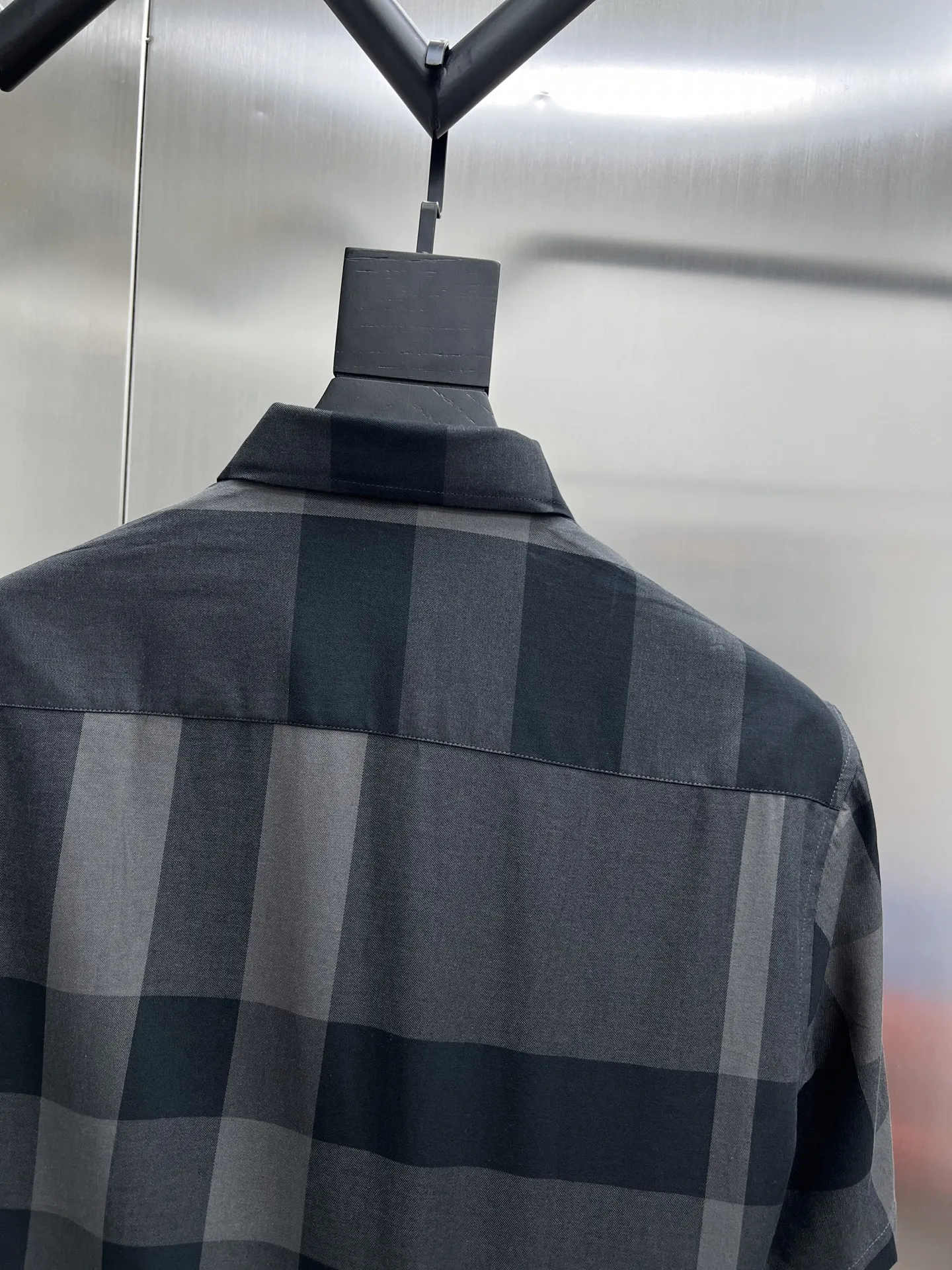 バーバリー新作黒チェックシャツ - 画像 (14)