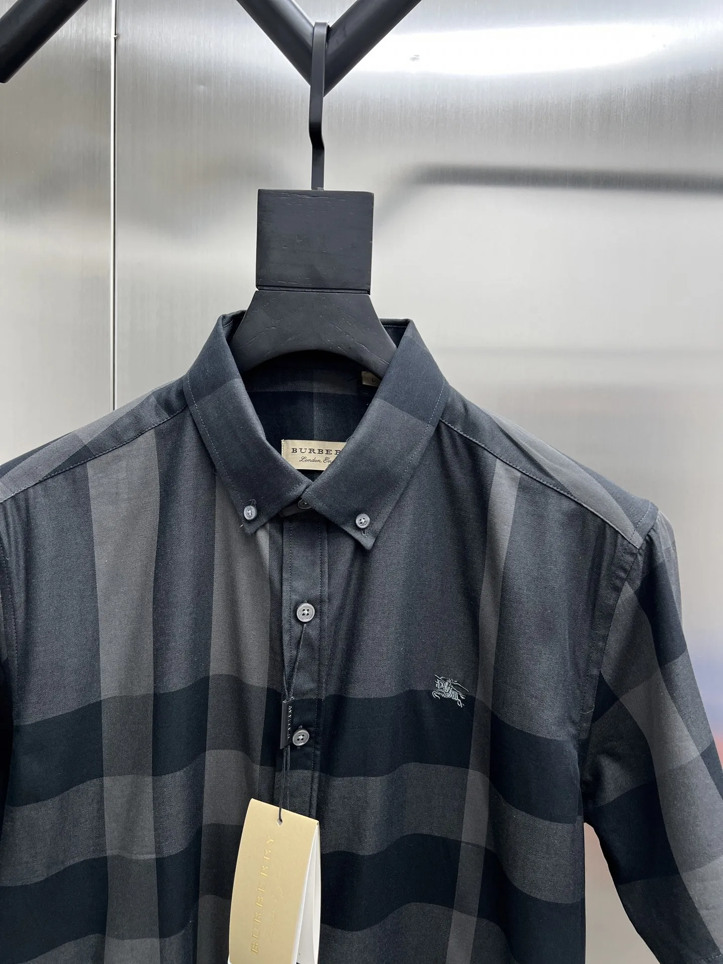 バーバリー新作黒チェックシャツ - 画像 (5)