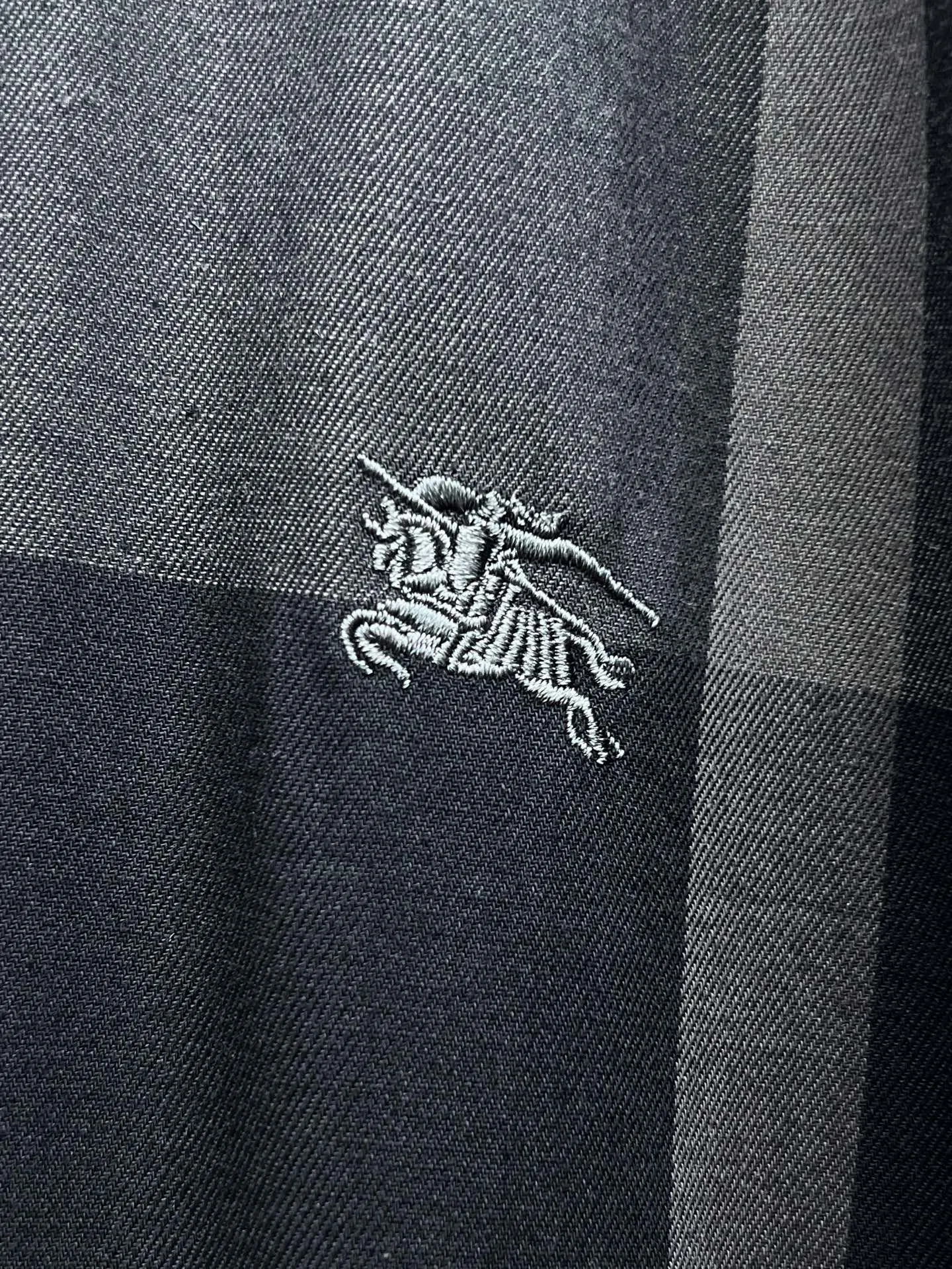 バーバリー新作黒チェックシャツ - 画像 (7)