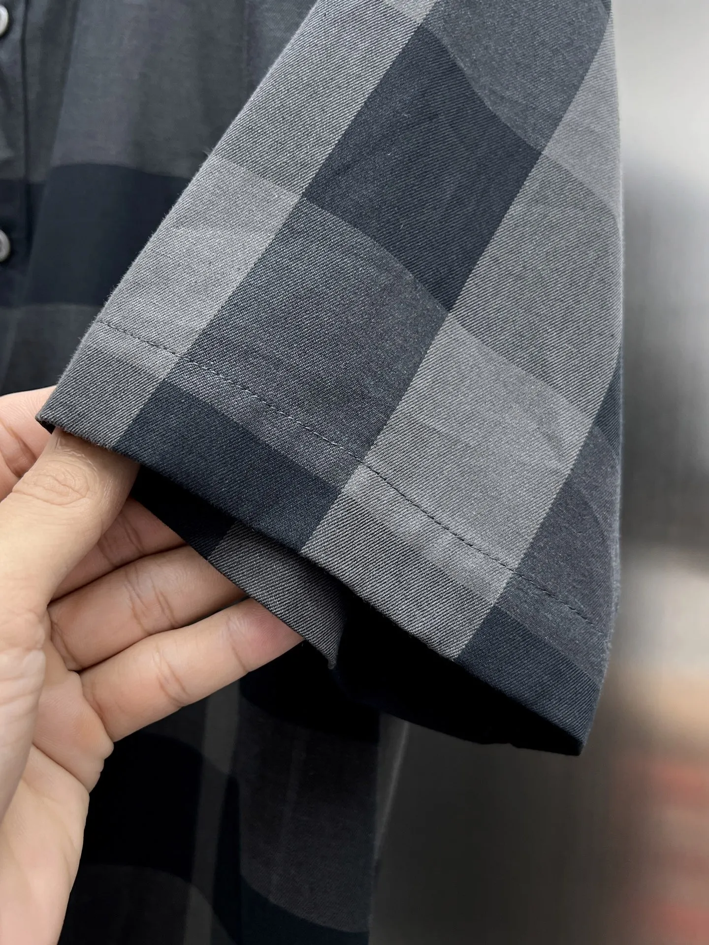 バーバリー新作黒チェックシャツ - 画像 (8)