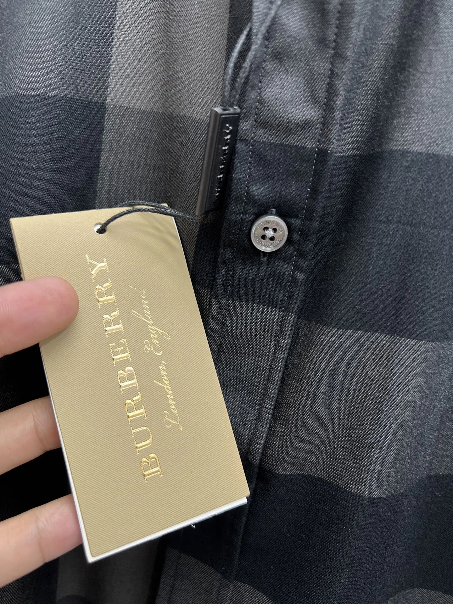 バーバリー新作黒チェックシャツ - 画像 (9)