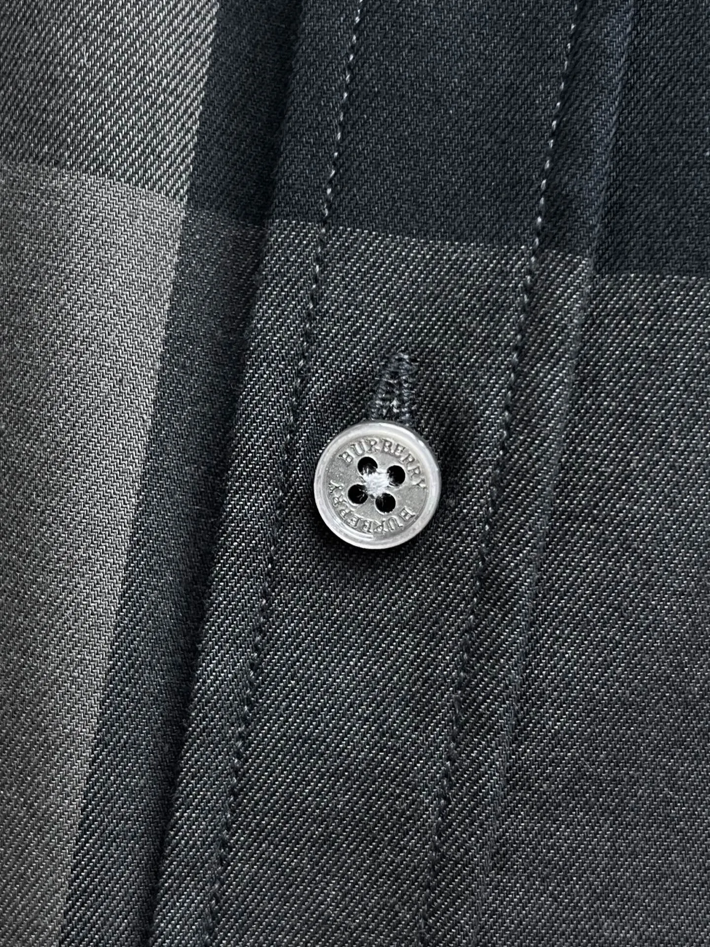 バーバリー新作黒チェックシャツ - 画像 (10)