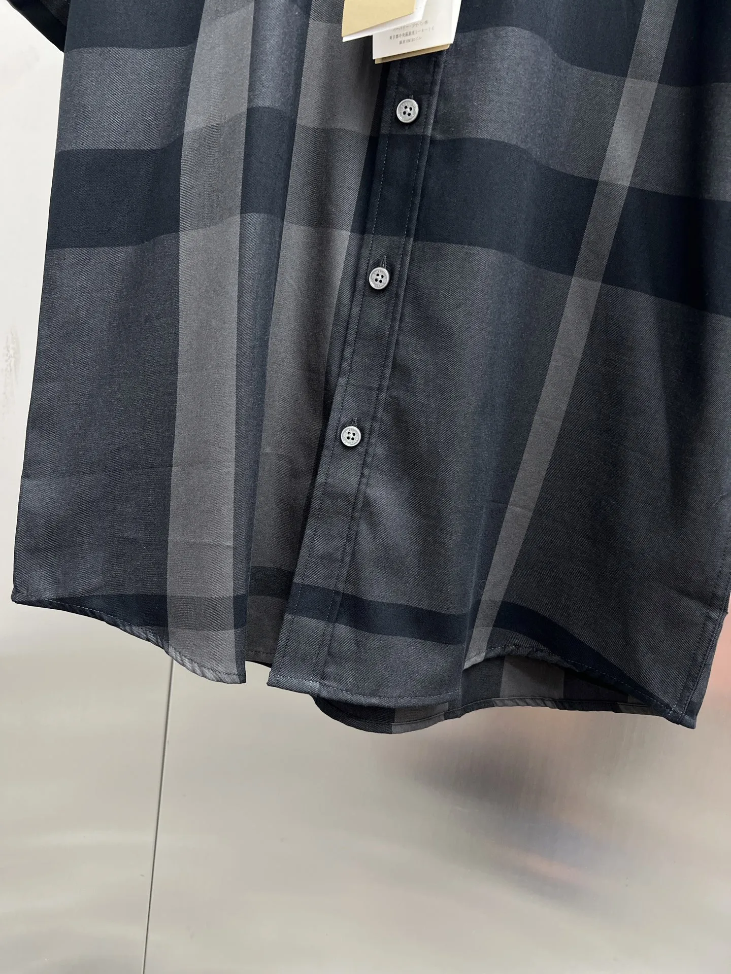 バーバリー新作黒チェックシャツ - 画像 (11)