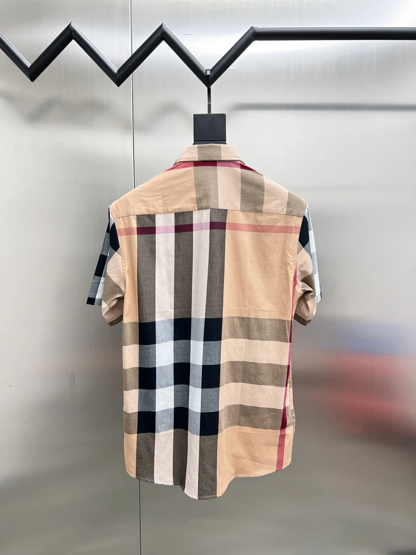 バーバリー新作黒チェックシャツ - 画像 (3)