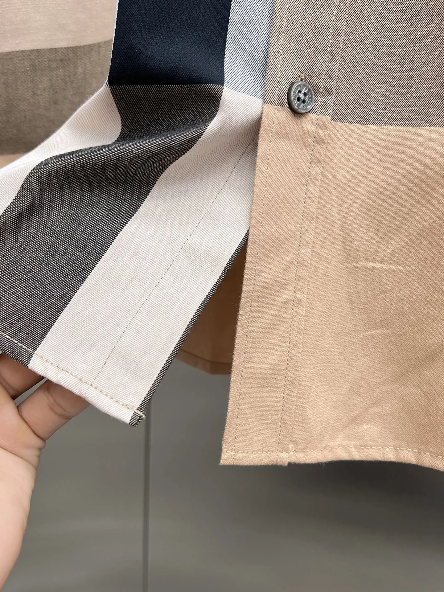 バーバリー新作黒チェックシャツ - 画像 (12)