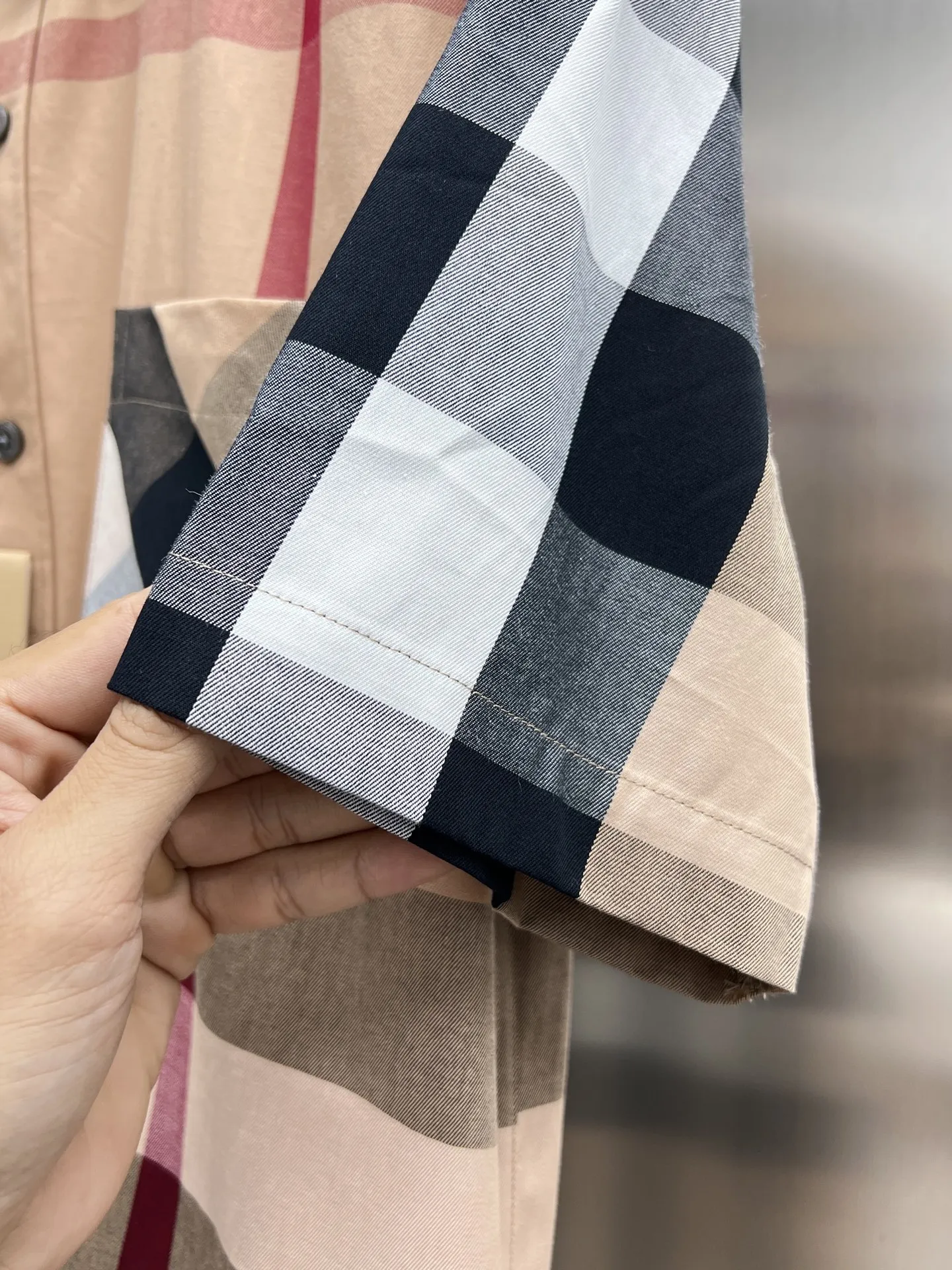 バーバリー新作黒チェックシャツ - 画像 (8)