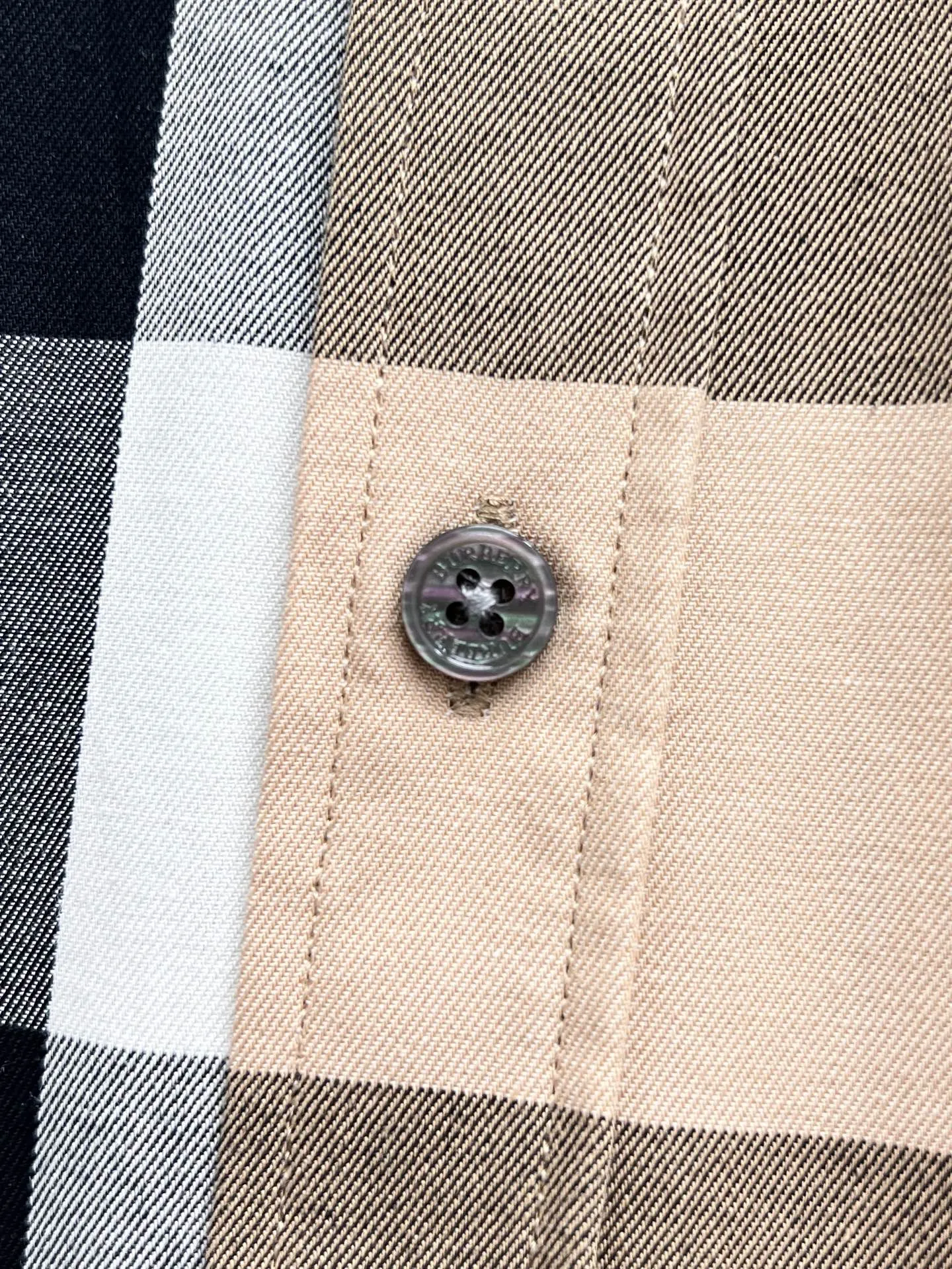 バーバリー新作黒チェックシャツ - 画像 (10)